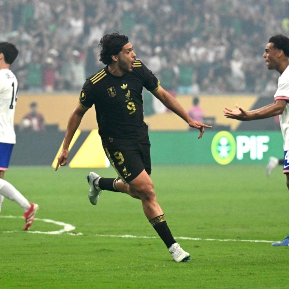 Mexico defeated the United States 2–1 to secure a record 10th CONCACAF Gold Cup title.