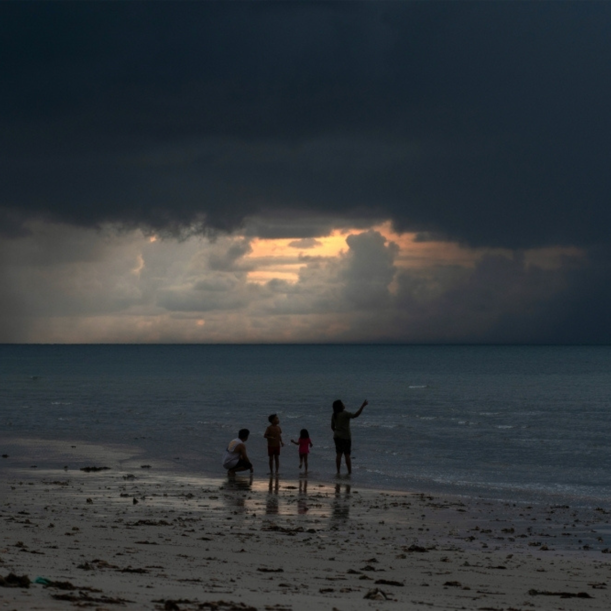 MetMalaysia issues thunderstorm warning for six states and Labuan until 11am