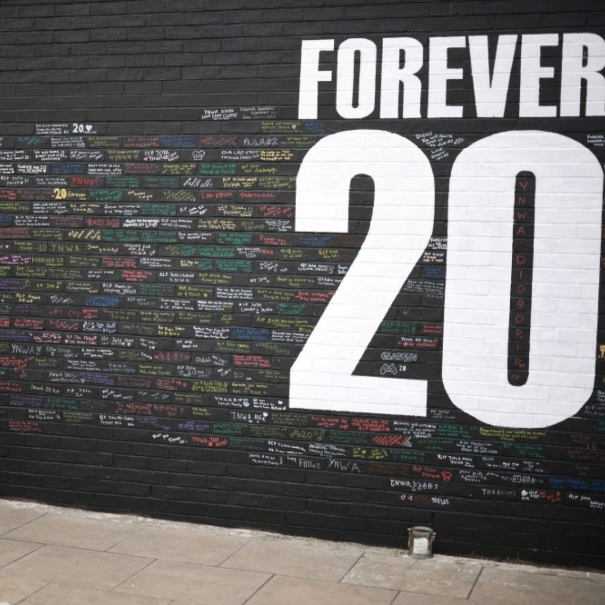 Liverpool retire Diogo Jota’s No. 20 jersey in heartfelt tribute following tragic crash that claims the lives of the forward and his brother