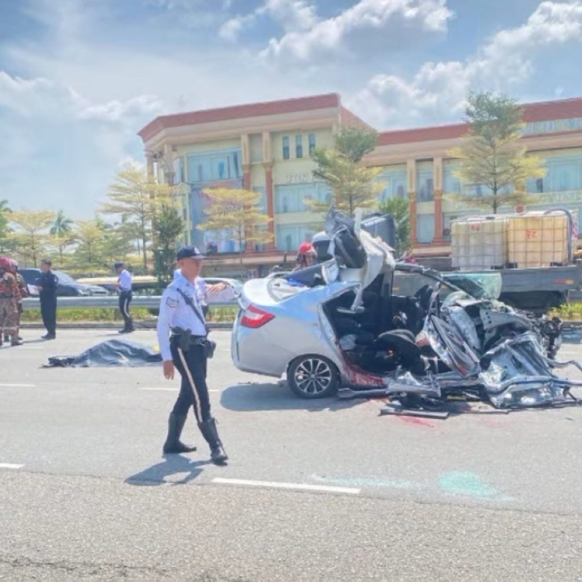 Fatal Crash in Johor: Bezza Driver Dies on the Spot After Collision with Lorry, Singaporean Passenger Succumbs Later in Hospital