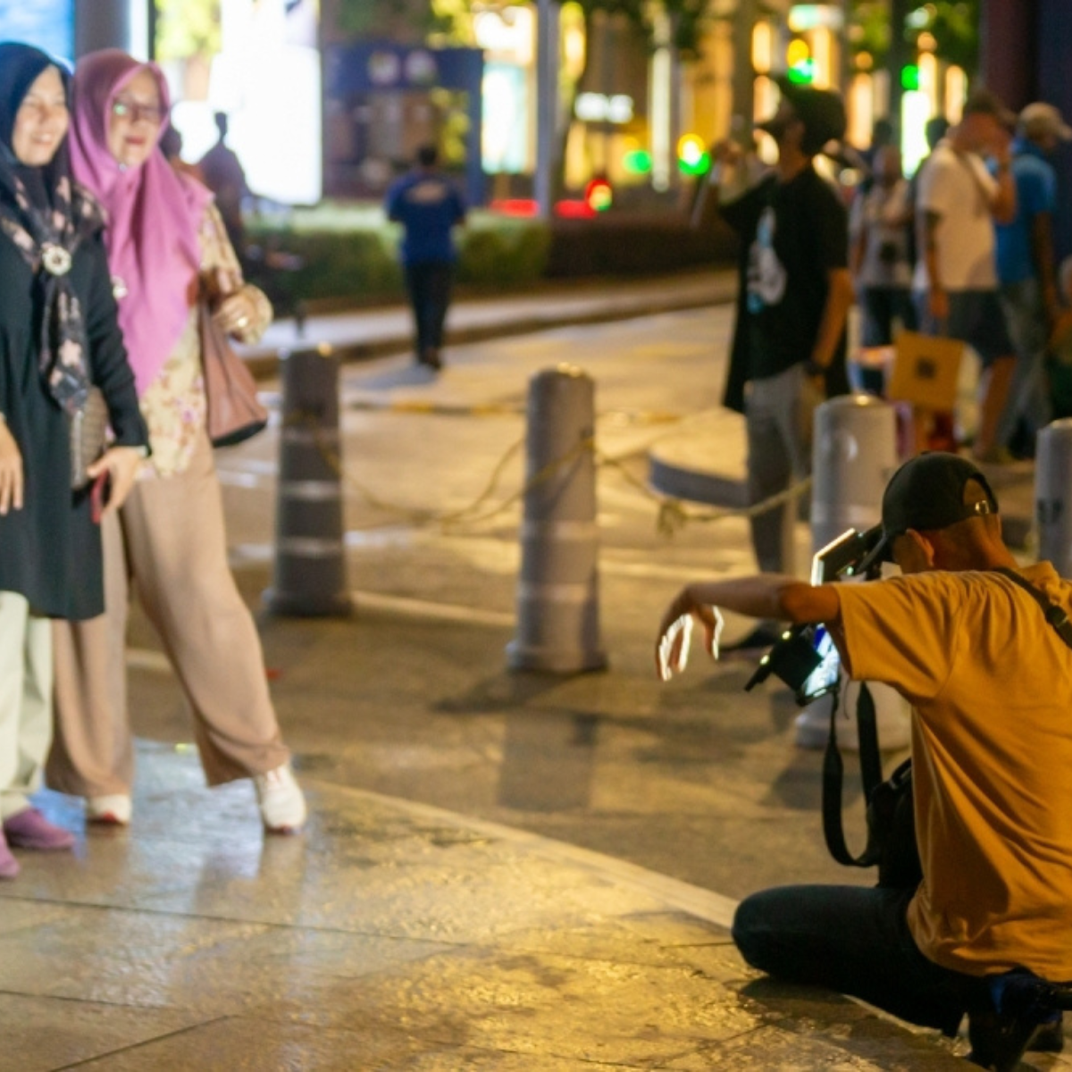 RM2,000 Fine: Authorities Target Unlicensed Photo Touts at KLCC