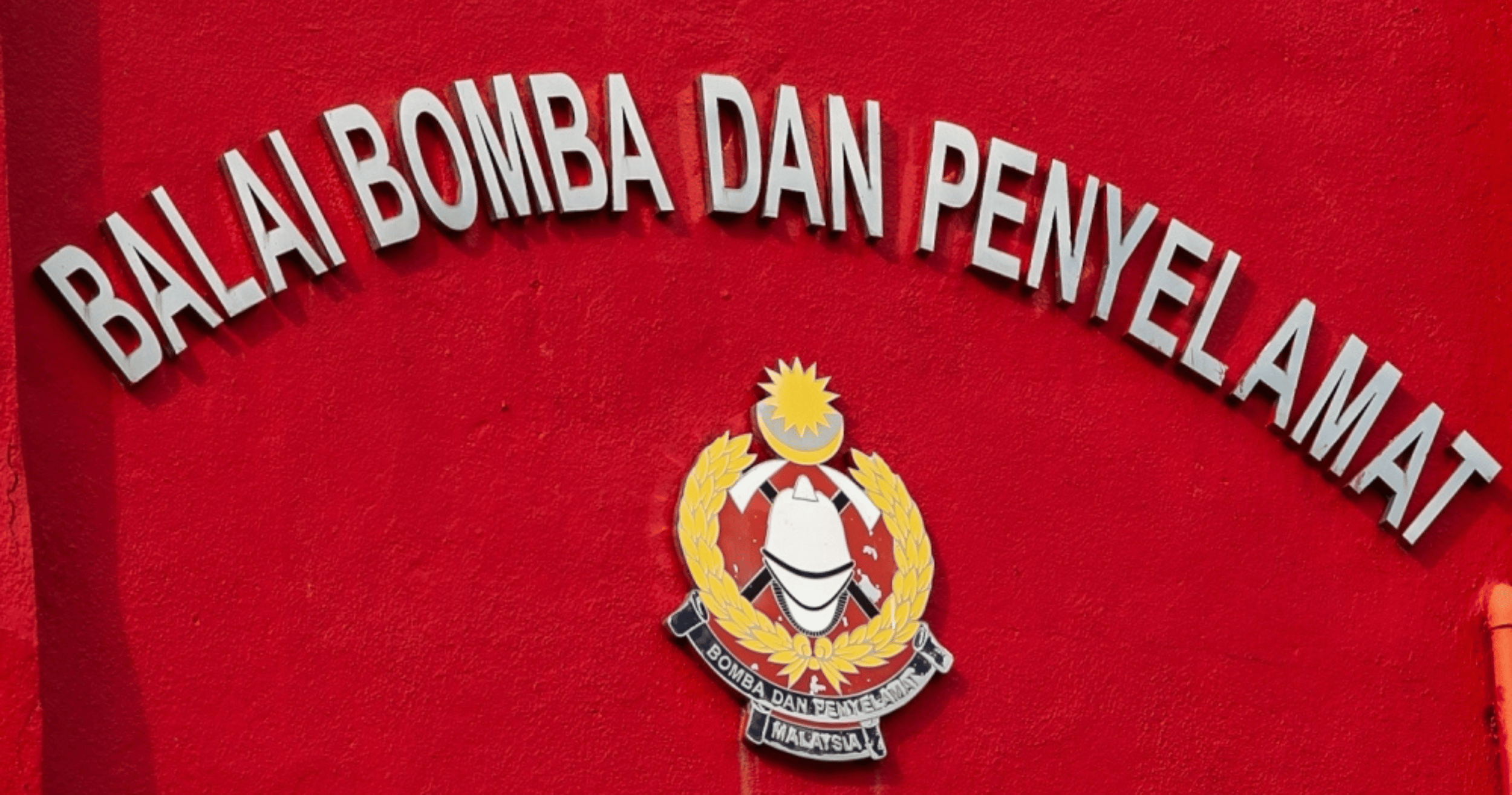 Tawau fire razes 26 homes but firefighters save 1,300 in Kampung Kurnia Jaya