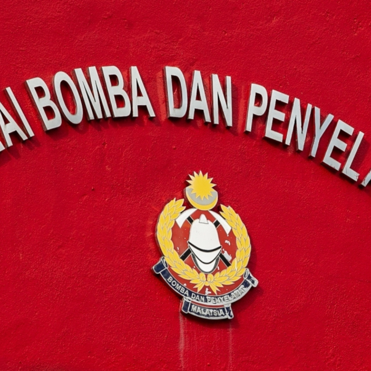 Tawau fire razes 26 homes but firefighters save 1,300 in Kampung Kurnia Jaya