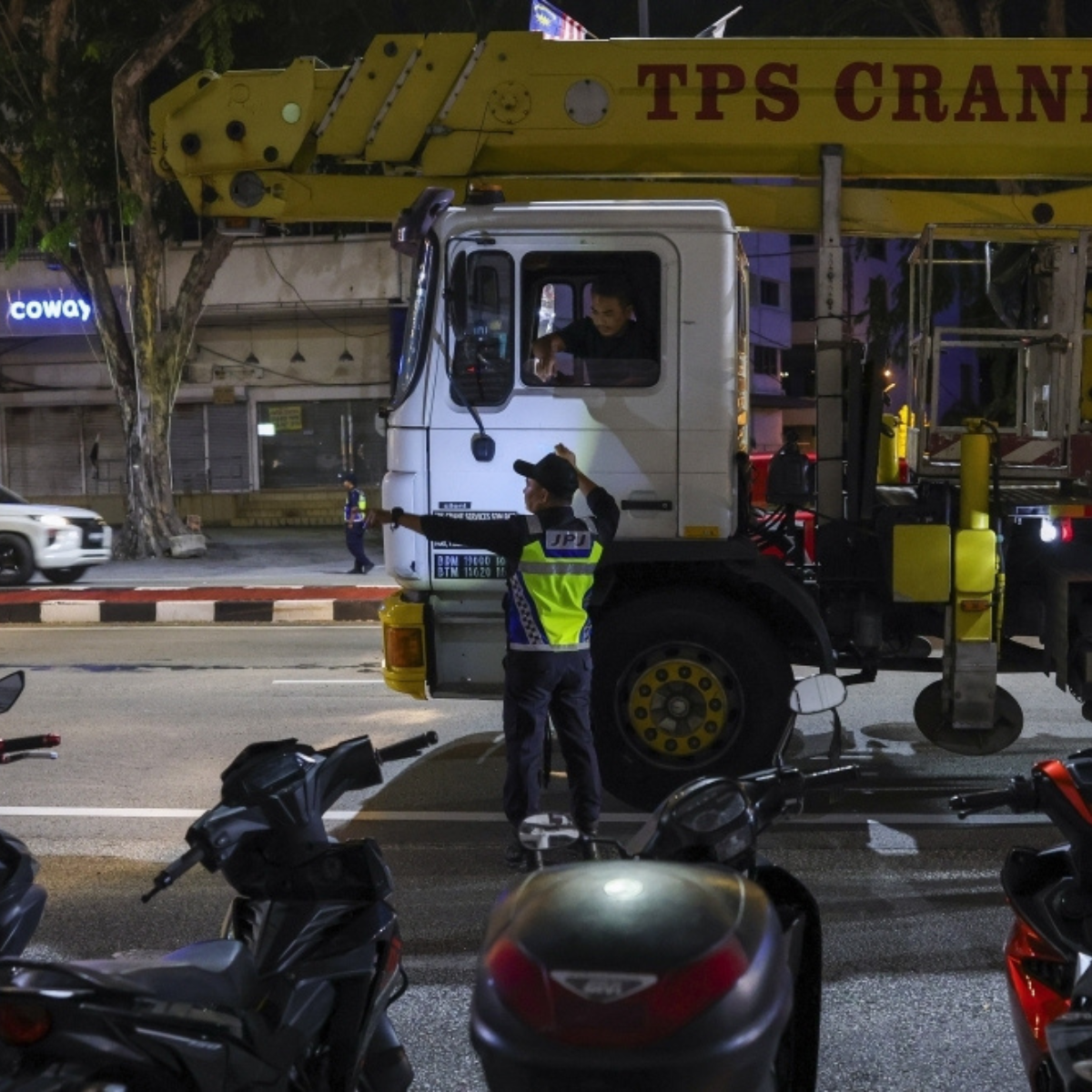 JPJ issues stern warning: Companies risk losing lorries if they hire foreign drivers under new rule