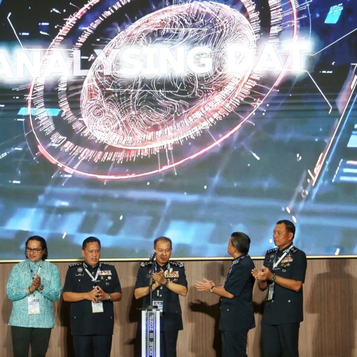 The IGP has announced a crackdown on online scams following a loss of RM1.22 billion, implementing AI and forensic techniques to track down cybercriminals.