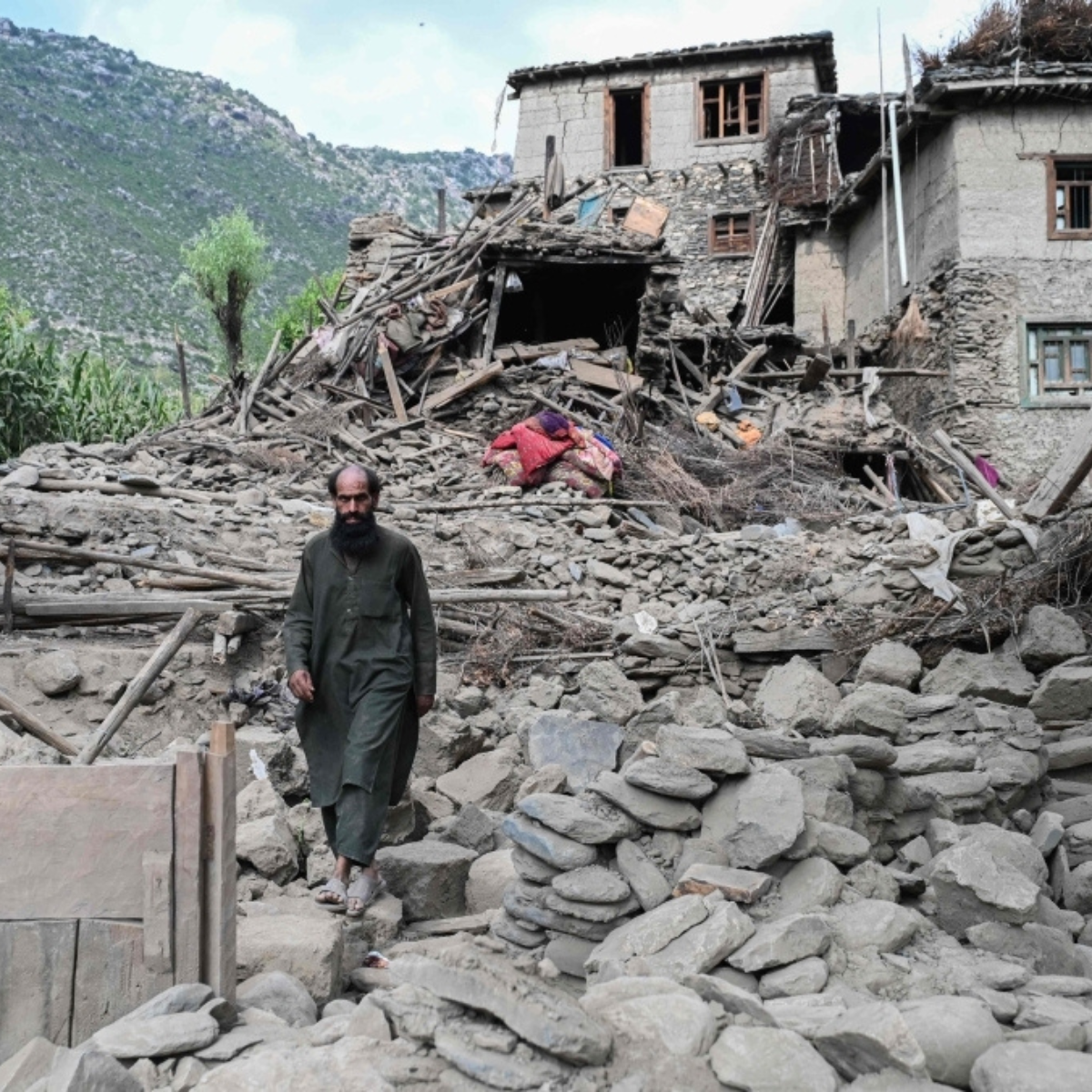 Malaysia keeping watch after Afghanistan-Pakistan quake kills 800; no Malaysians affected