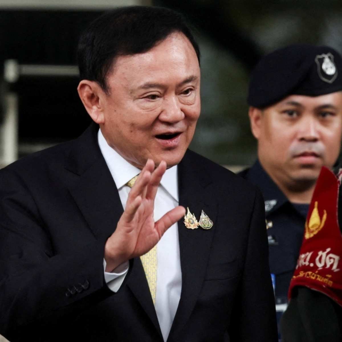 Thaksin departs as Thai parliament readies for PM vote amid political turmoil