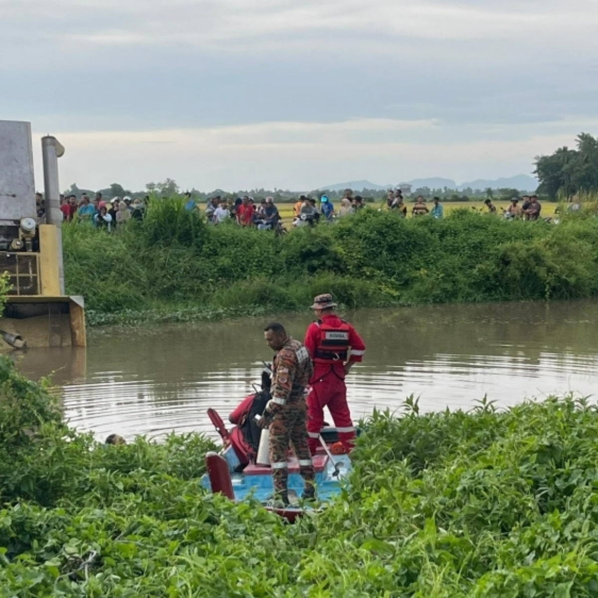 Teen boy missing after harvesting machine capsizes in Kedah river