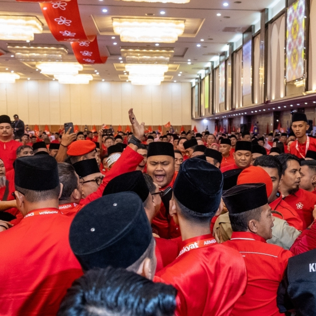Bersatu assembly sees rising tensions as Muhyiddin cautions members over alleged signature campaign