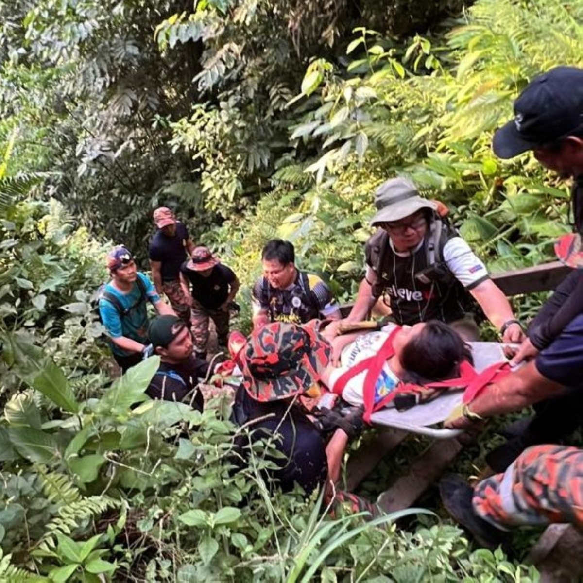 Teen hiker hurt in fall at Niah National Park; rescuers brave trek, climb and river crossing to reach her