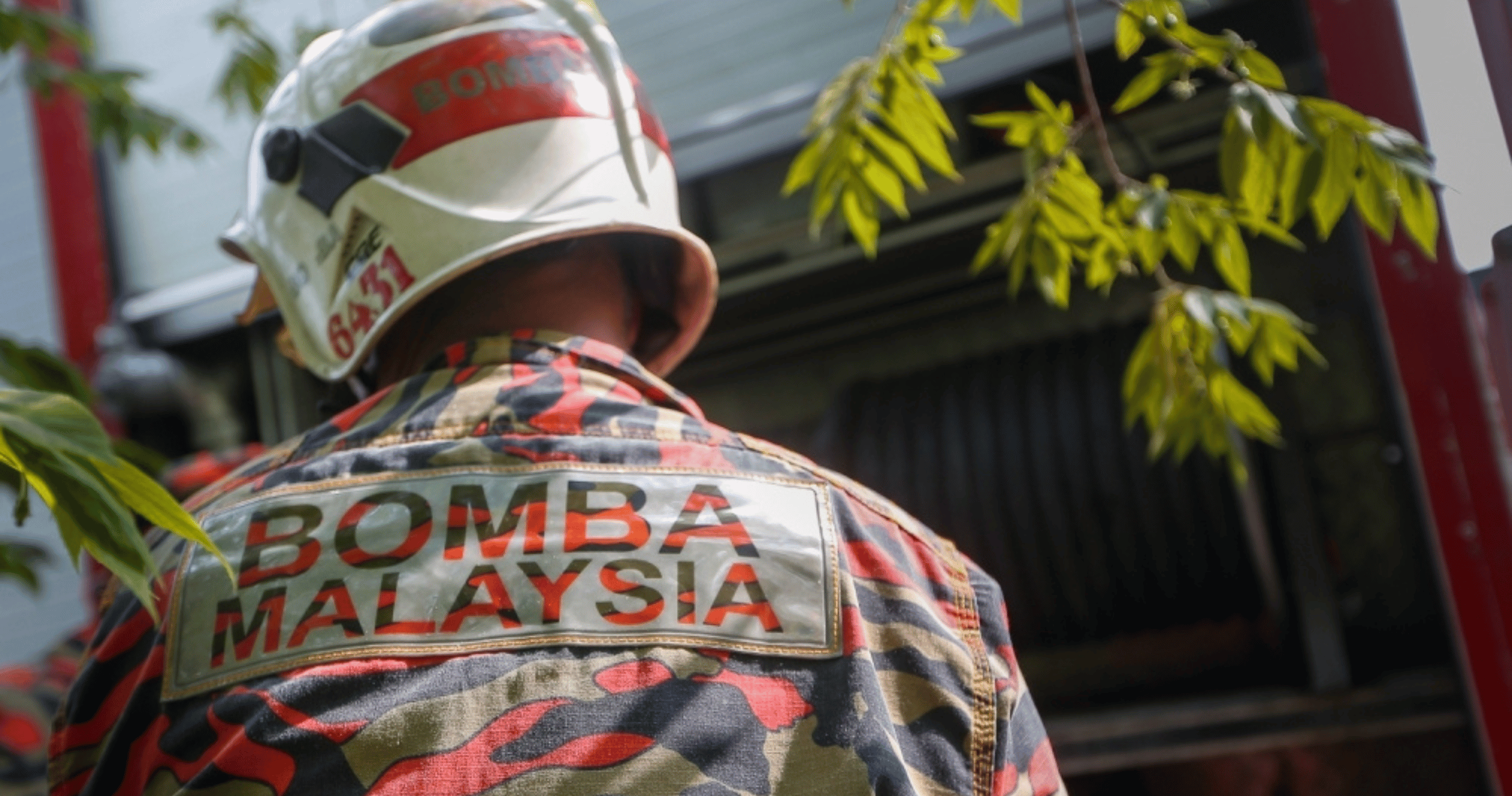 Three seriously injured after Nissan Grand Livina skids on Federal Highway near Templer interchange