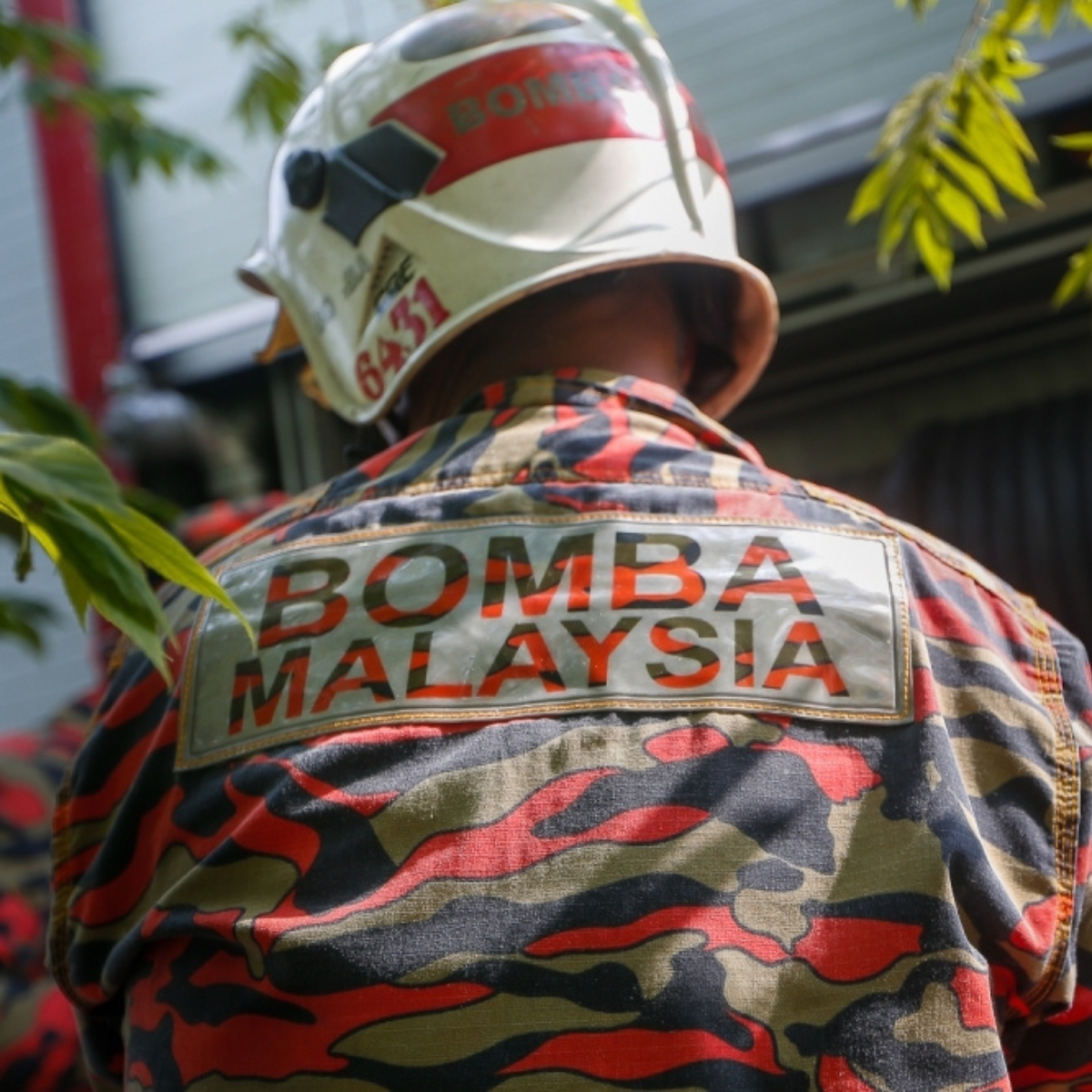 Three seriously injured after Nissan Grand Livina skids on Federal Highway near Templer interchange