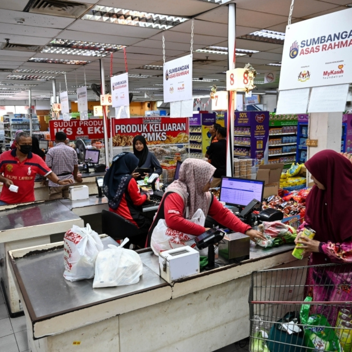 Malaysia’s inflation climbs in August 2025 on rising insurance and food costs
