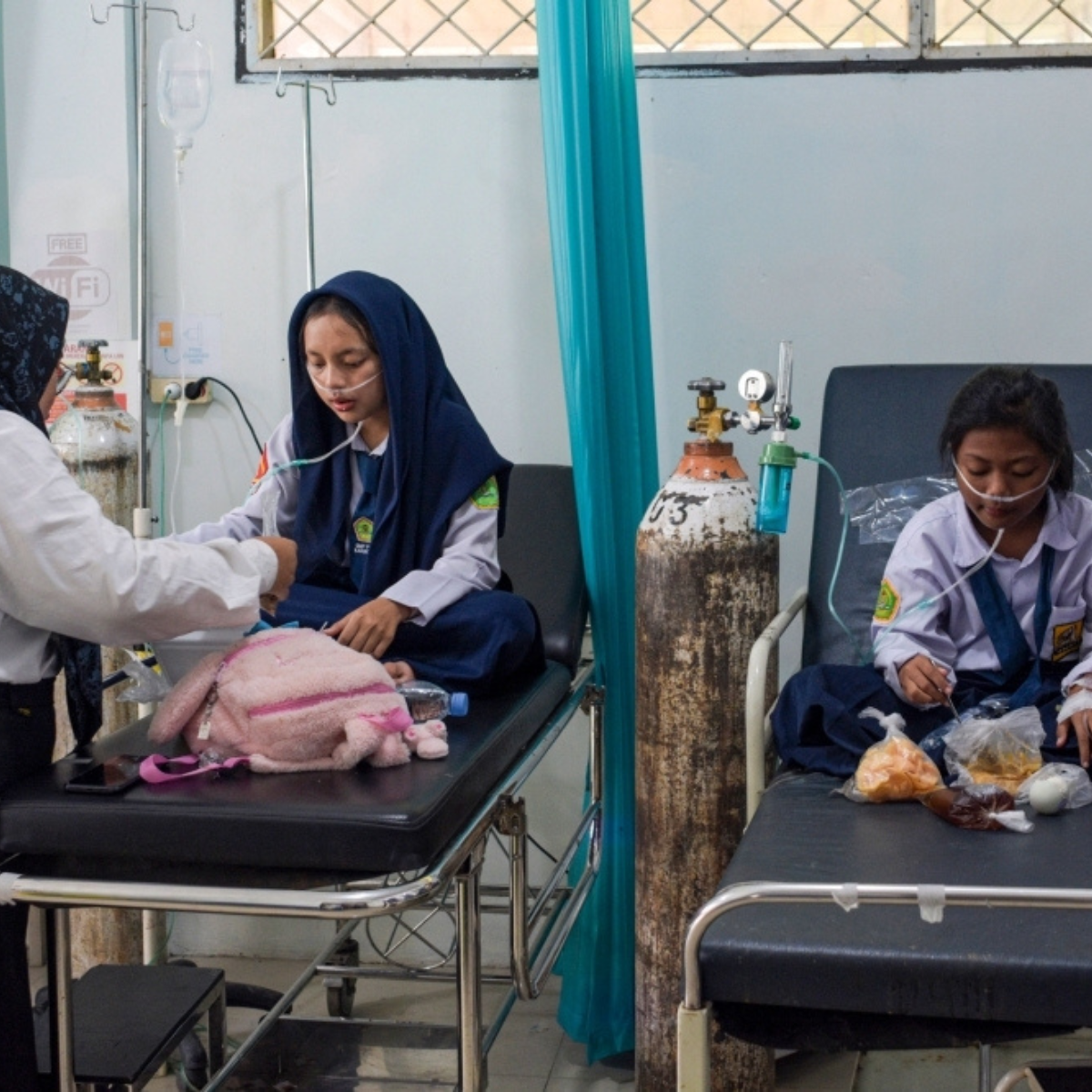 Indonesian families call for halt to Prabowo’s free meal program after 6,400 fall ill from food poisoning