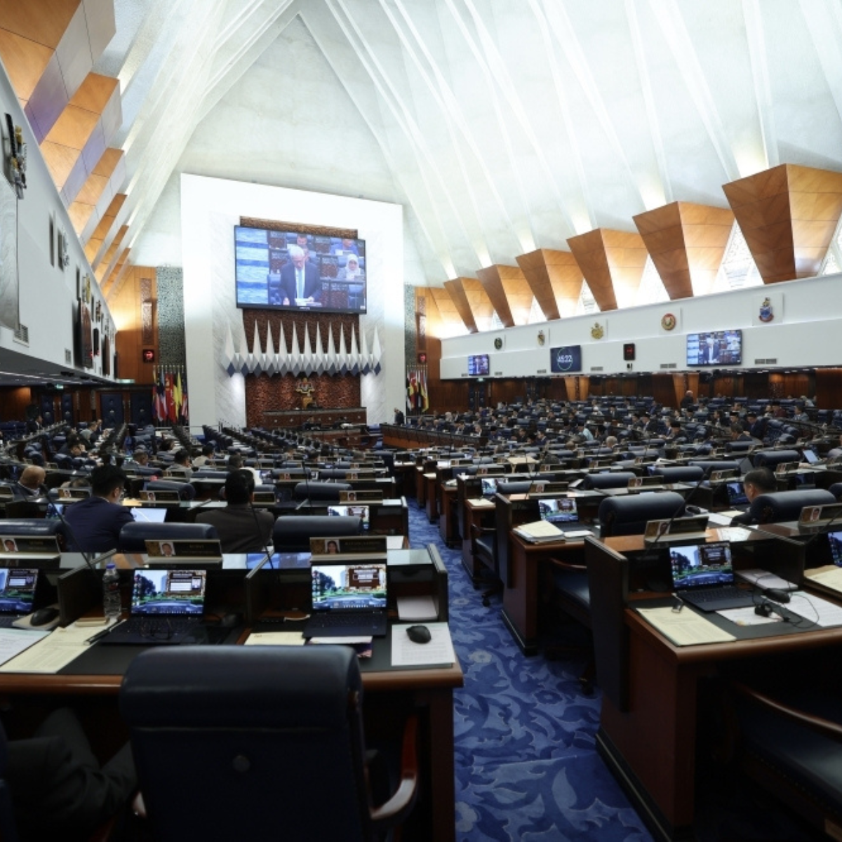 In the Dewan Rakyat today: Focus on fiscal deficit risks, school bullying, and cybersecurity issues