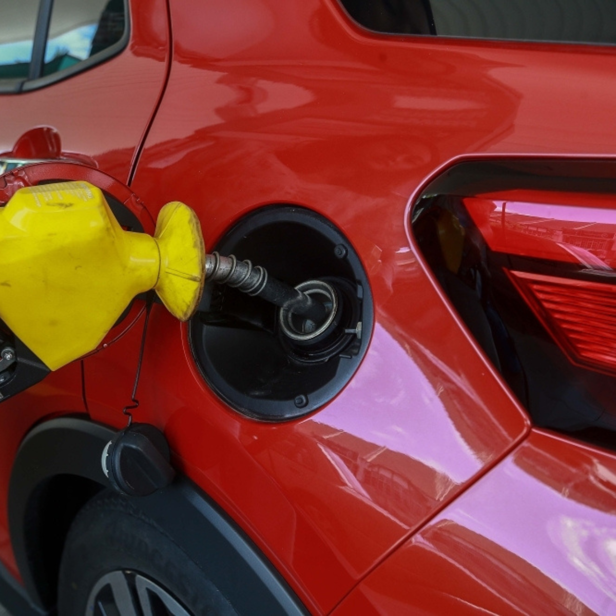 Budi95 to be available for Malaysians holding Singapore driving licences starting tomorrow, says Anthony Loke