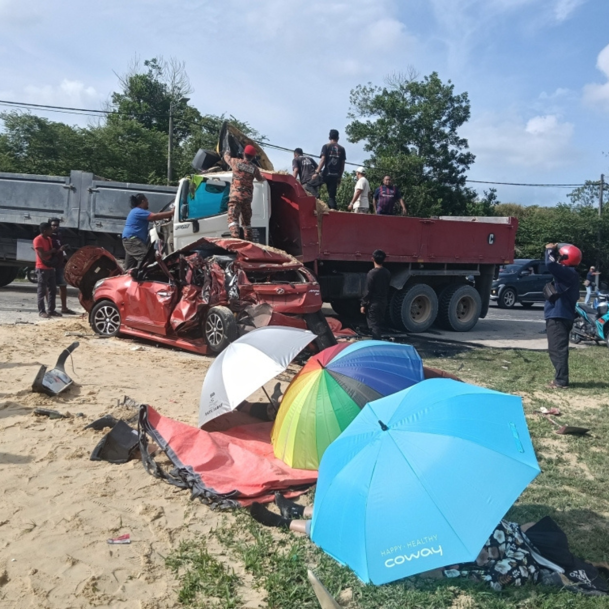 Three killed in Kulai after lorry collides with Perodua Bezza
