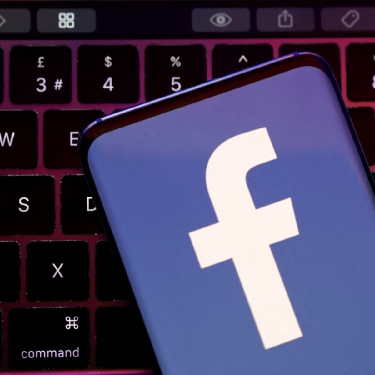 Perak police report: Man falls victim to fake Facebook investment scheme, losing over RM300,000.