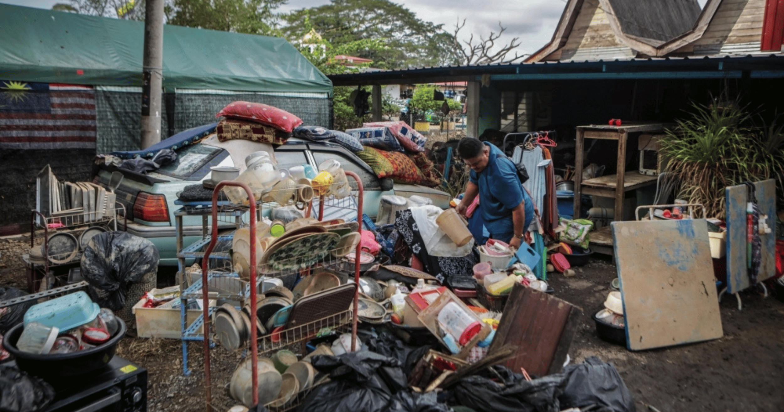 Evacuee numbers drop as thousands return home in flood-hit states