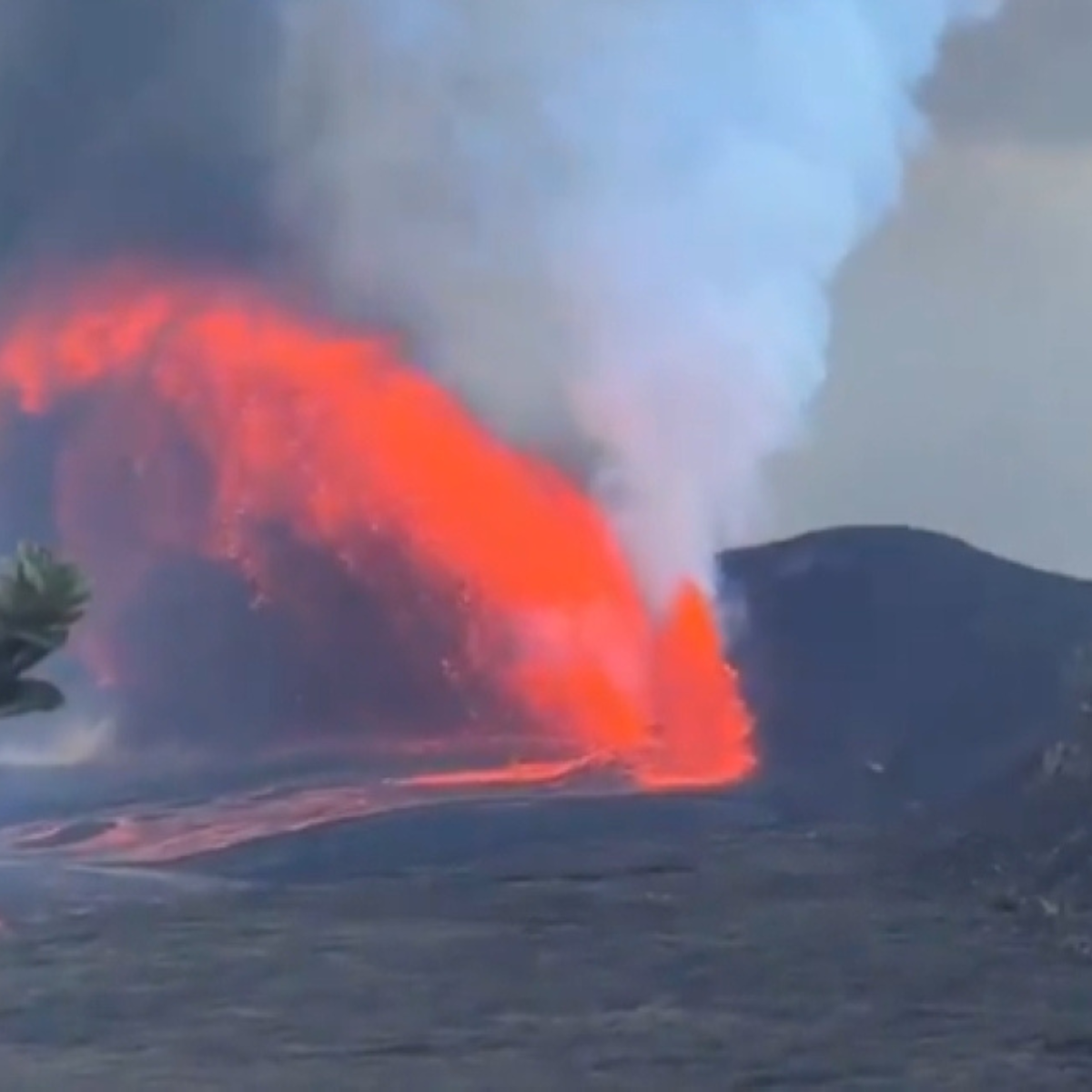 Kilauea Erupts Again as Lava Fountains Shoot 100 Feet into the Air, Says USGS