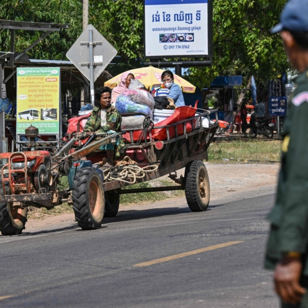 Border Clashes Between Thailand and Cambodia Intensify, Leaving 10 Dead and 140,000 Displaced