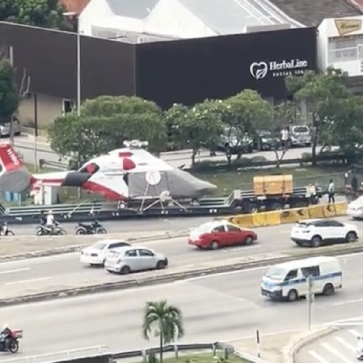 No take-off in sight: Helicopter on trailer causes traffic chaos in Subang Jaya as police investigate.