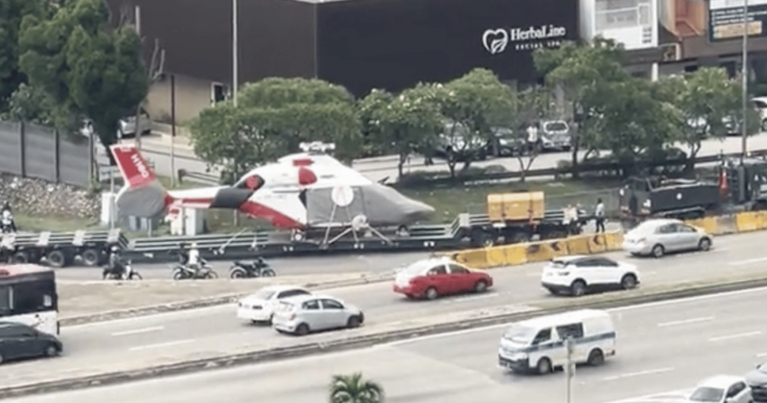 No take-off in sight: Helicopter on trailer causes traffic chaos in Subang Jaya as police investigate.