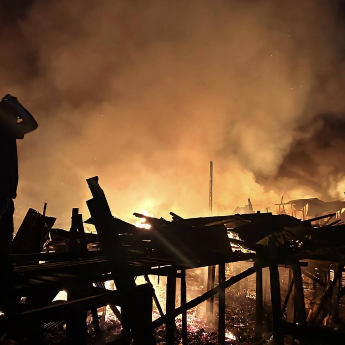 Midnight fire engulfs 30 stilt houses along Tawau waterfront