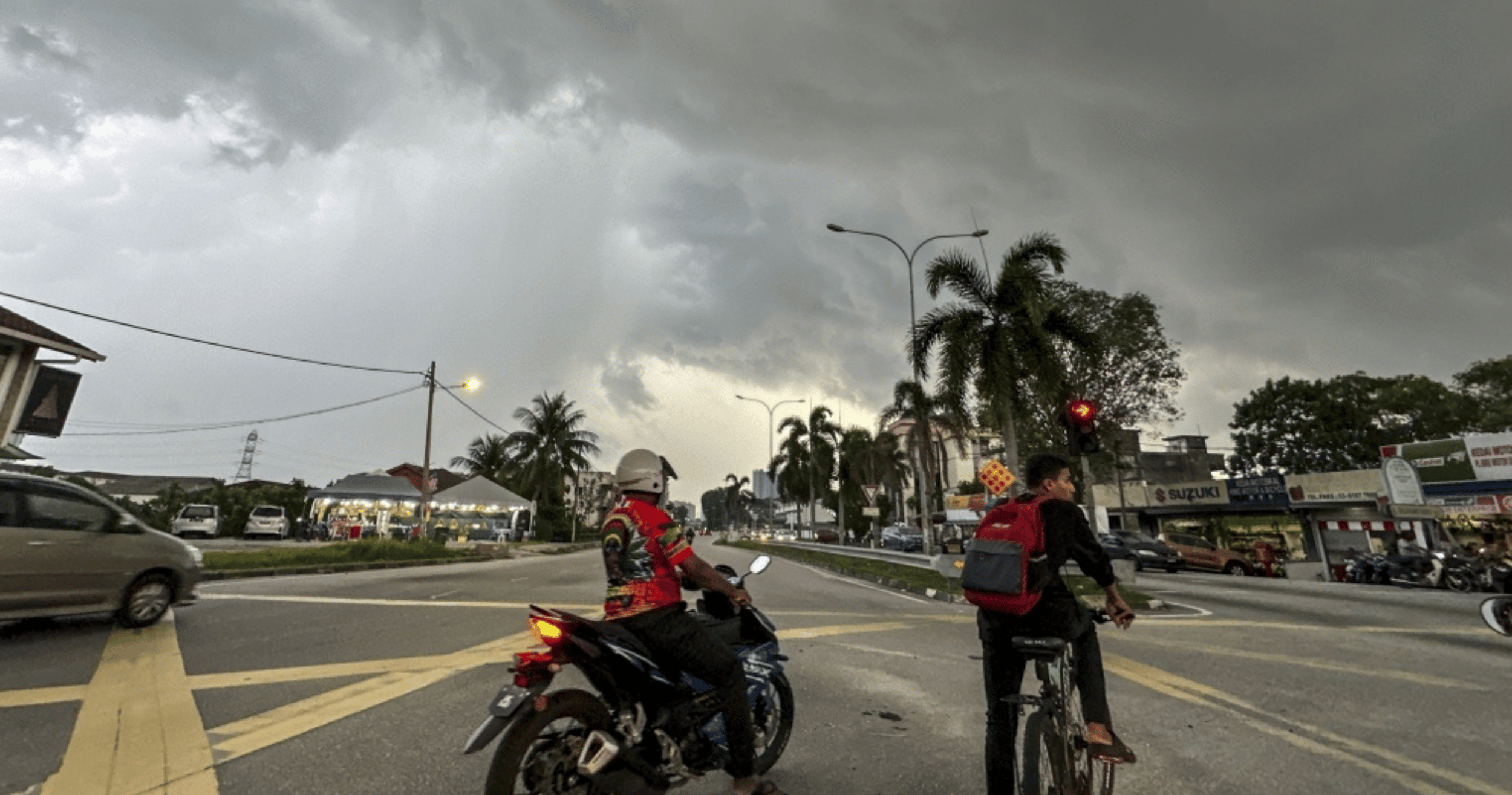 MetMalaysia warns of continuous rain in Sarawak from tomorrow through January 1.