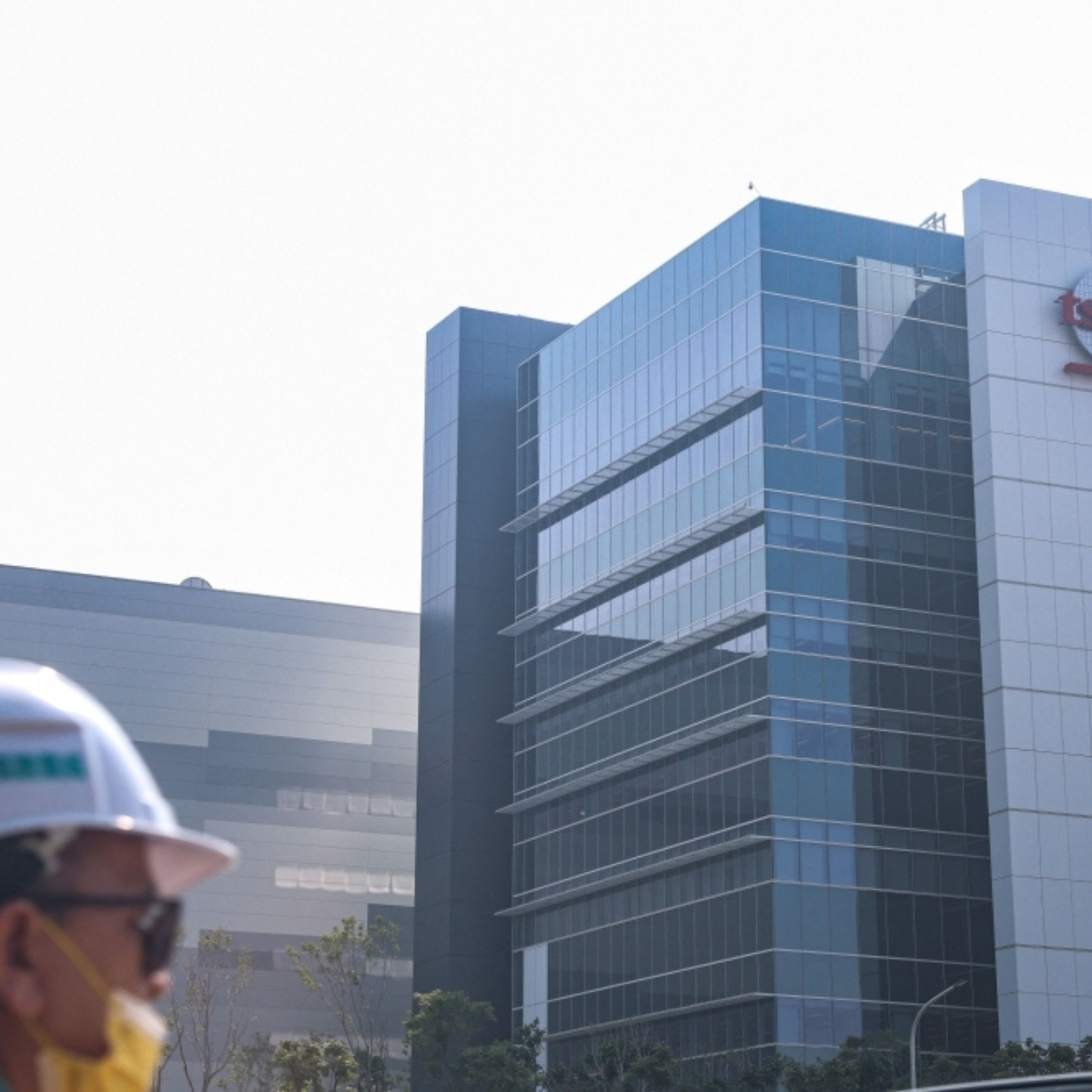 Powerful earthquake strikes Taiwan, causing buildings to sway in Taipei