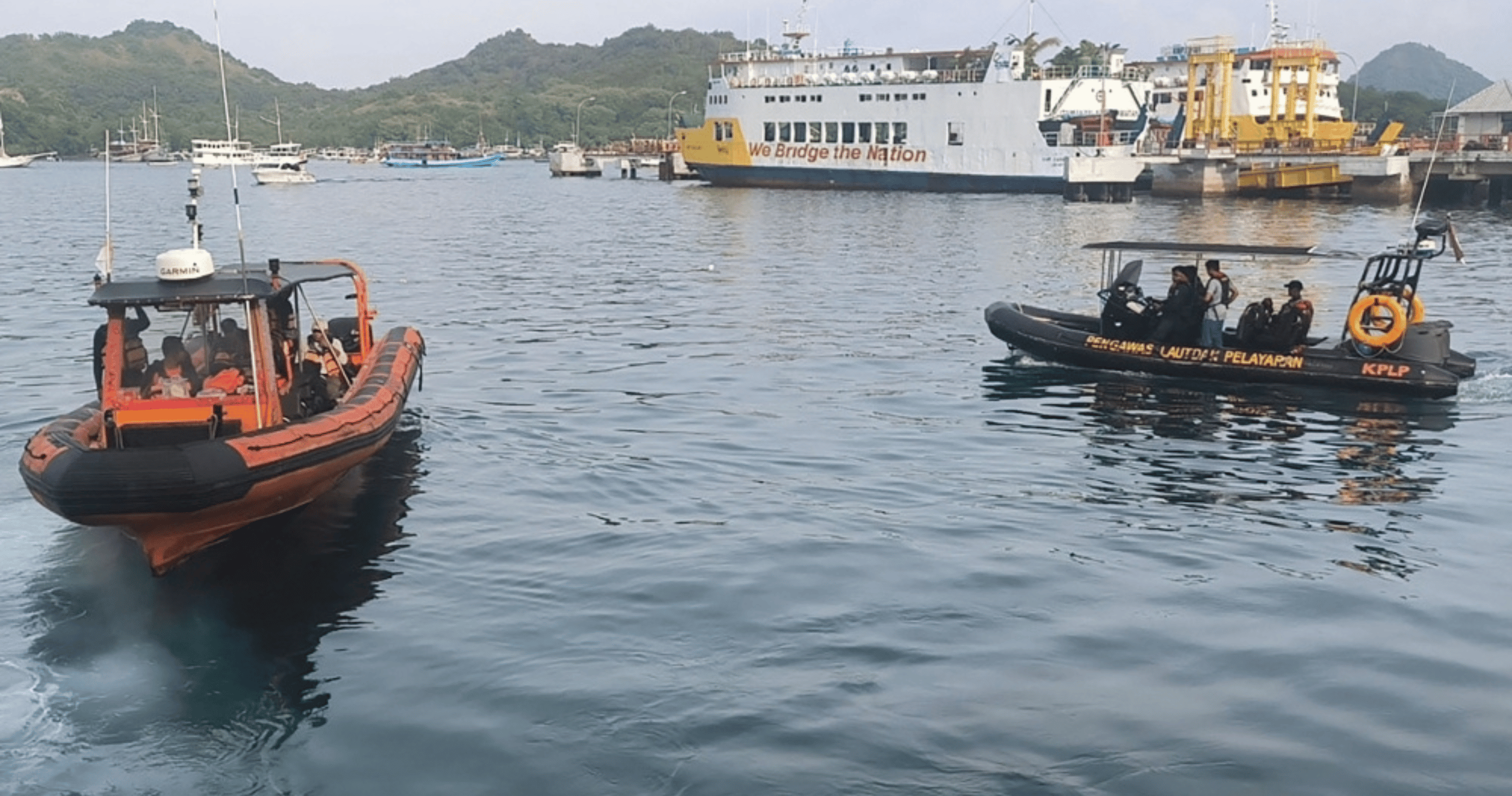 Spanish family reported missing after a tourist boat sank off Labuan Bajo, Indonesia.