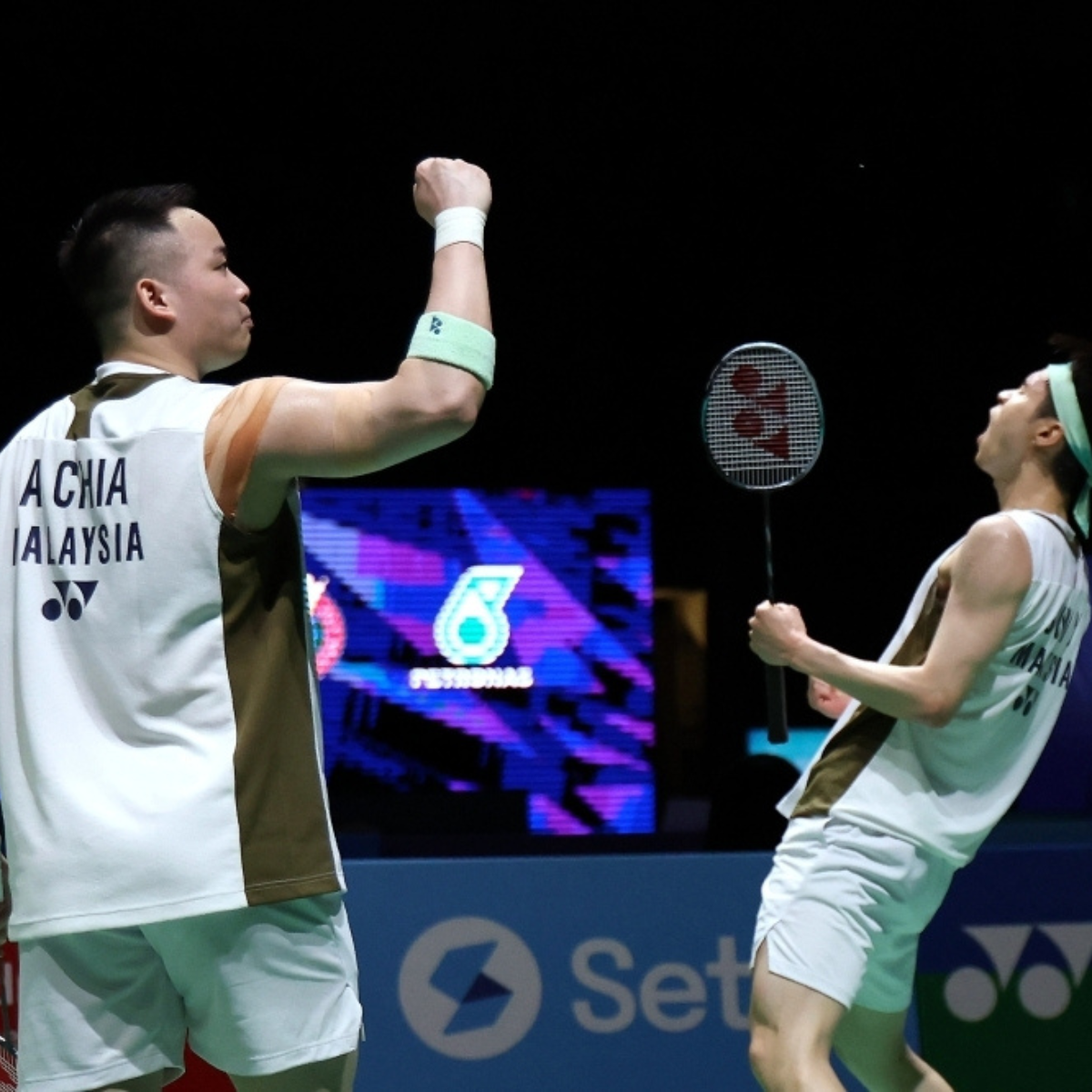 Malaysia’s Aaron Chia and Soh Wooi Yik advance to the India Open 2026 quarterfinals with victory over Japanese duo.