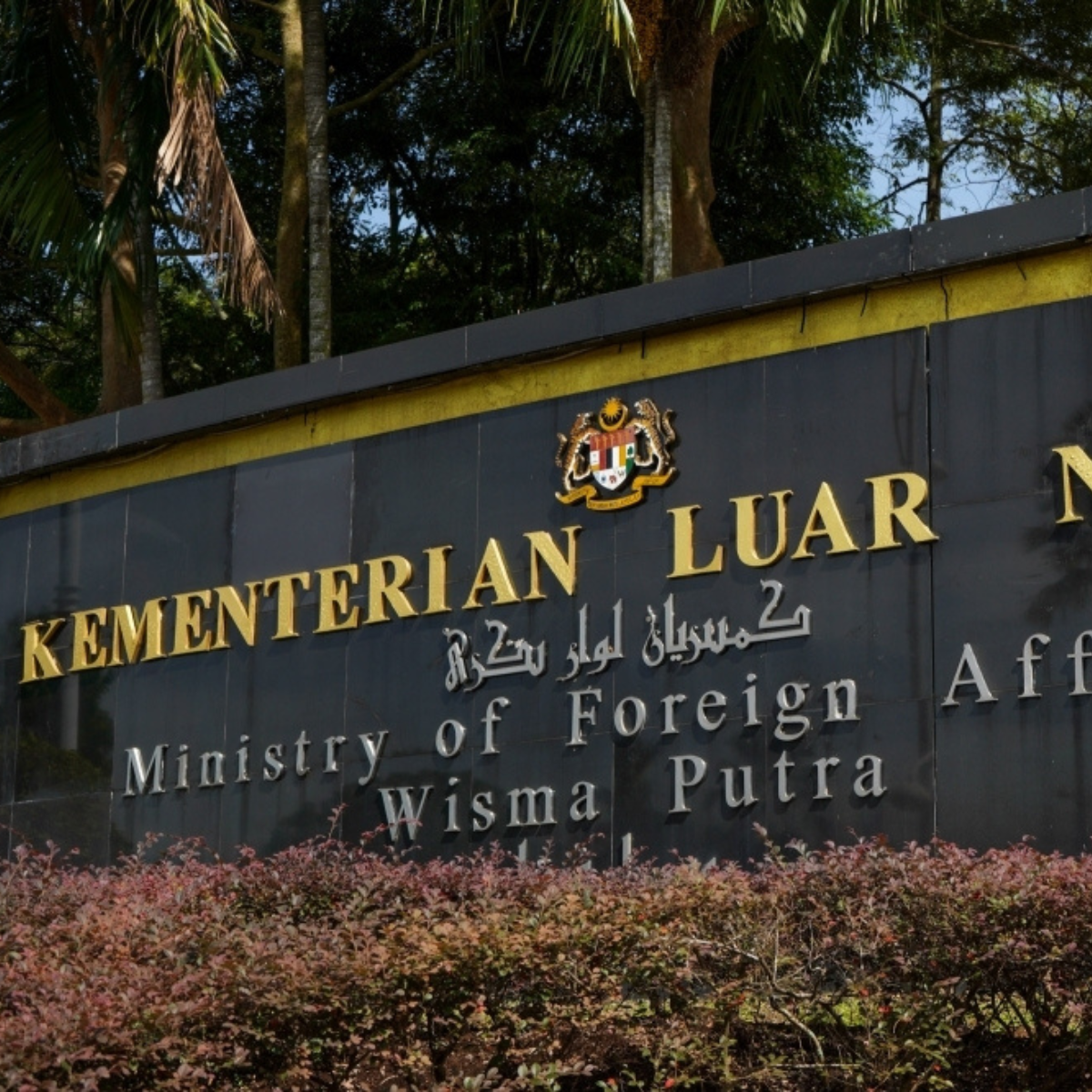 Wisma Putra says Malaysians are safe but advised to remain vigilant following attacks in southern Thailand.