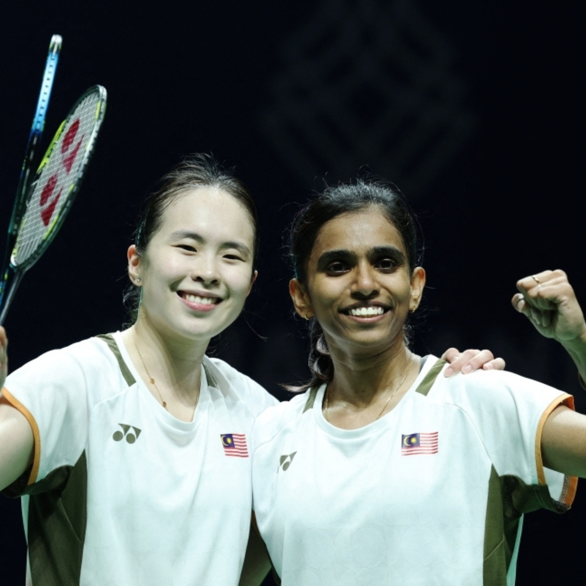 Pearly Tan-M. Thinaah and Aaron Chia-Soh Wooi Yik sustain Malaysia’s medal hopes in Delhi.