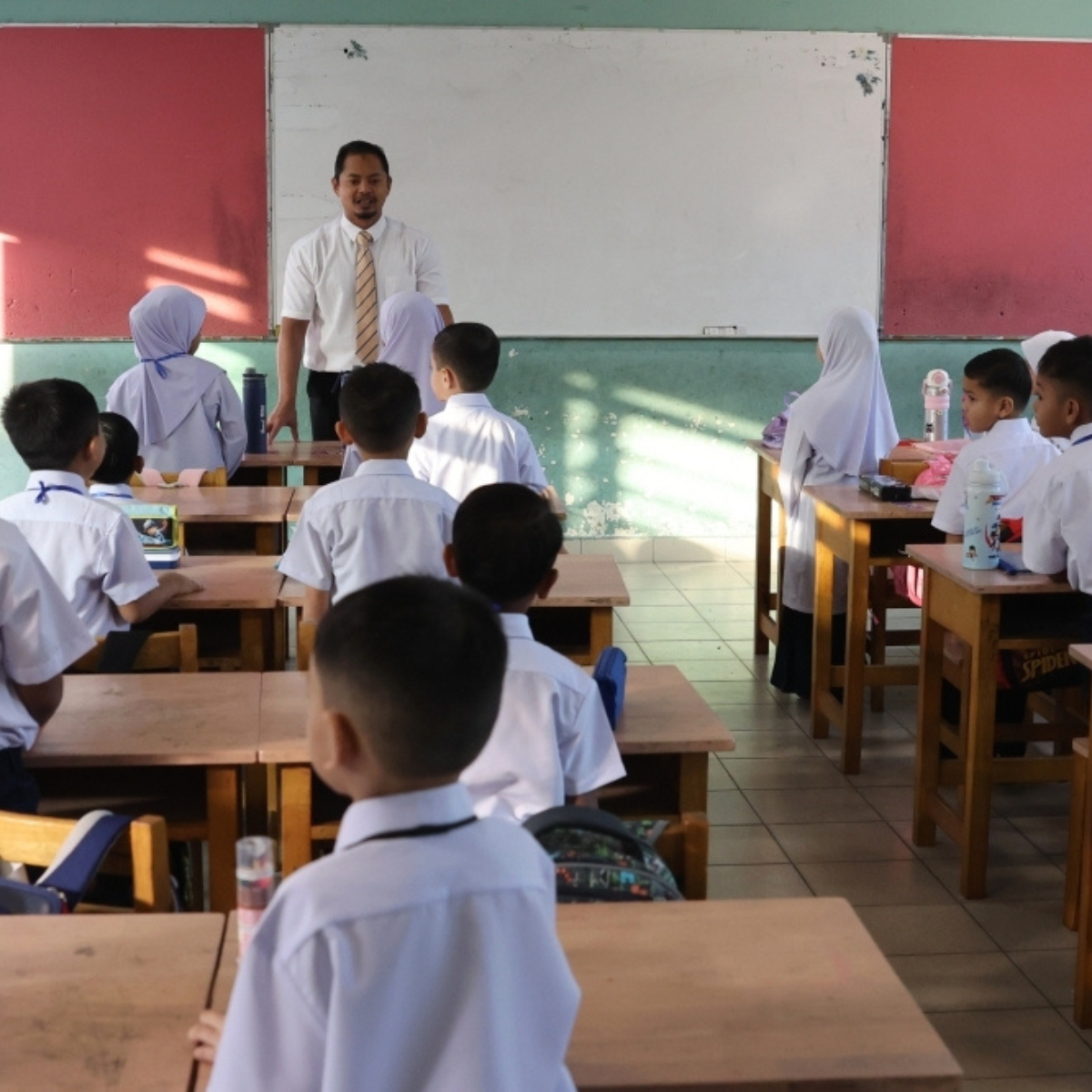 Sabah education minister warns contractor could be terminated after weak internet affects 736 schools