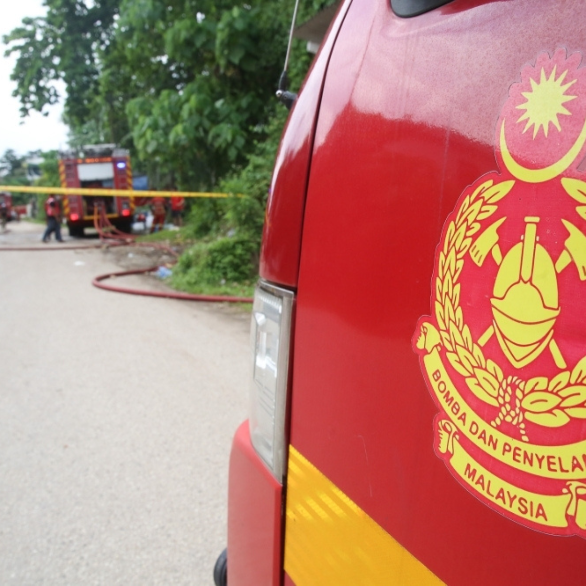 Father goes missing after rescuing son from swollen Sungai Lebir in Kelantan; search-and-rescue efforts continue today