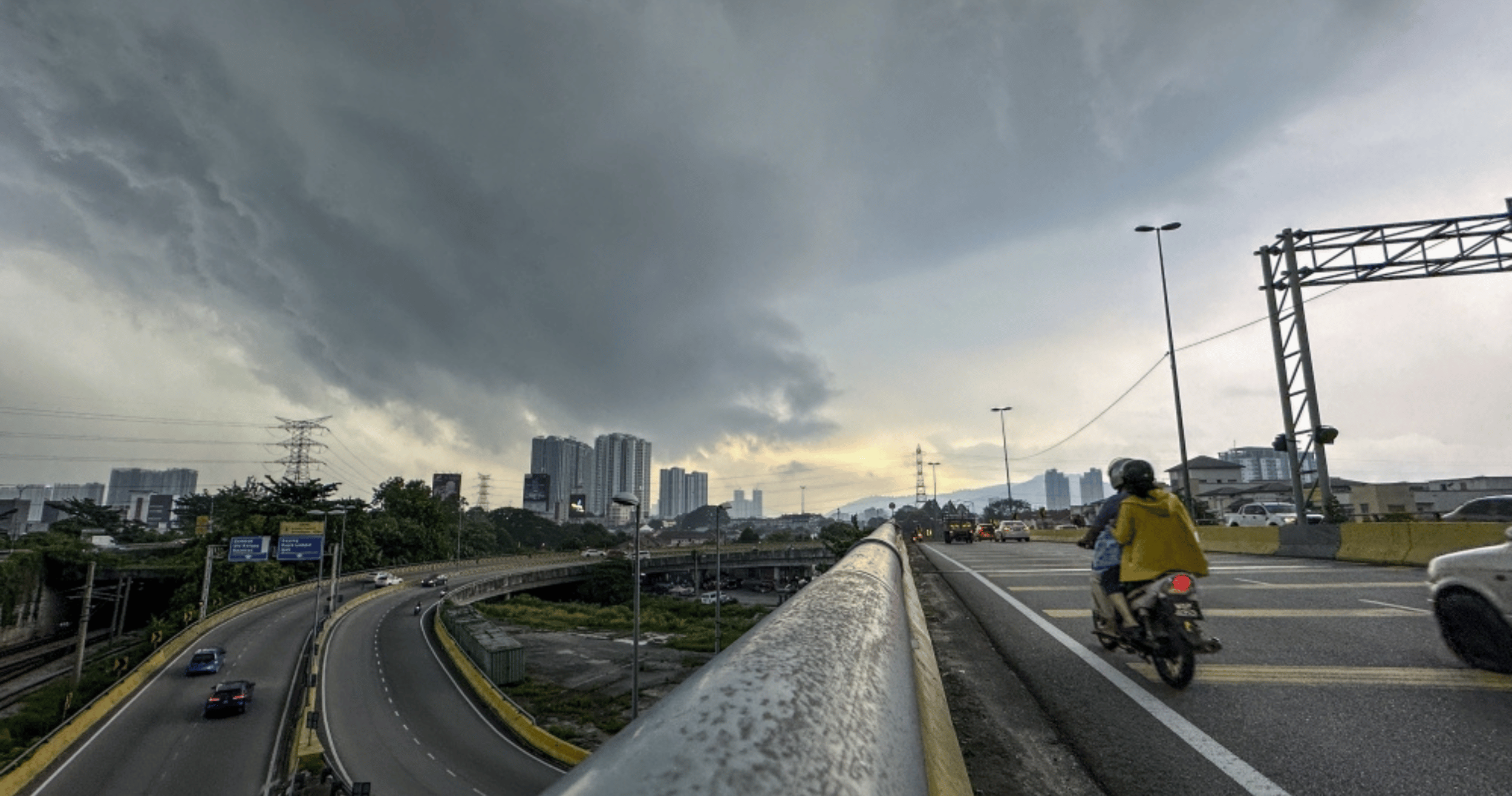 Get ready for wet weather as thunderstorms and heavy rain are forecast to hit KL, Putrajaya and nine states until 5pm.