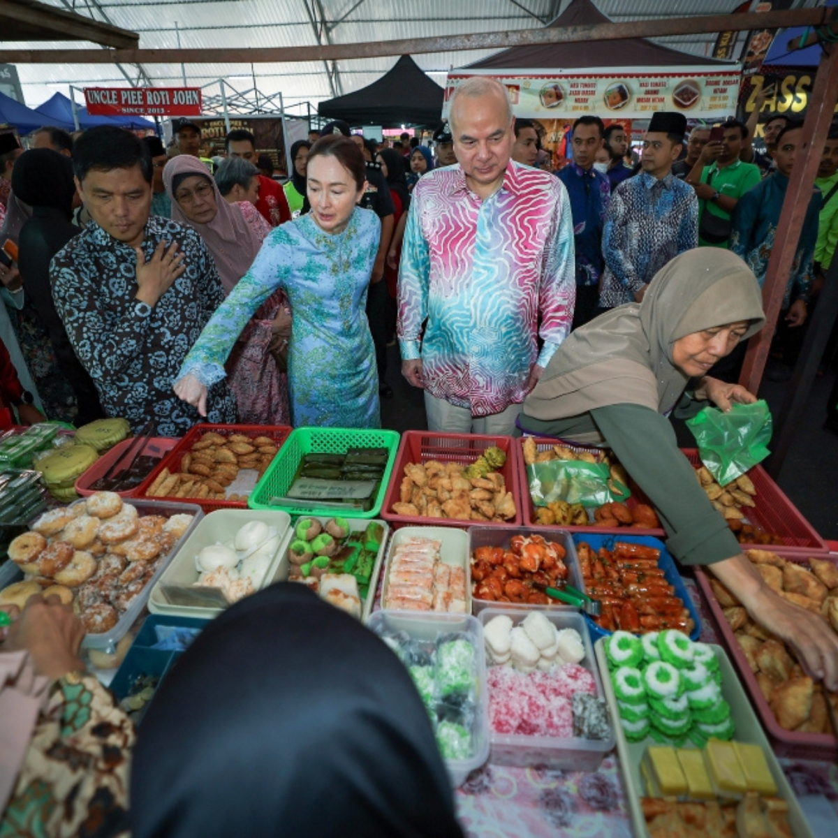 “Use less sugar, please”: Perak Sultan urges Ramadan bazaar vendors to reduce sweetness