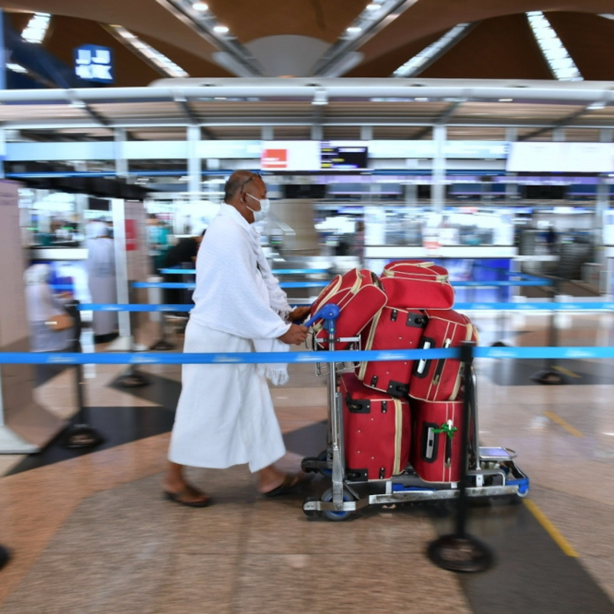 Stranded Malaysian umrah pilgrims choose to return home at their own cost following Malaysia Airlines’ Jeddah–KL flight delay