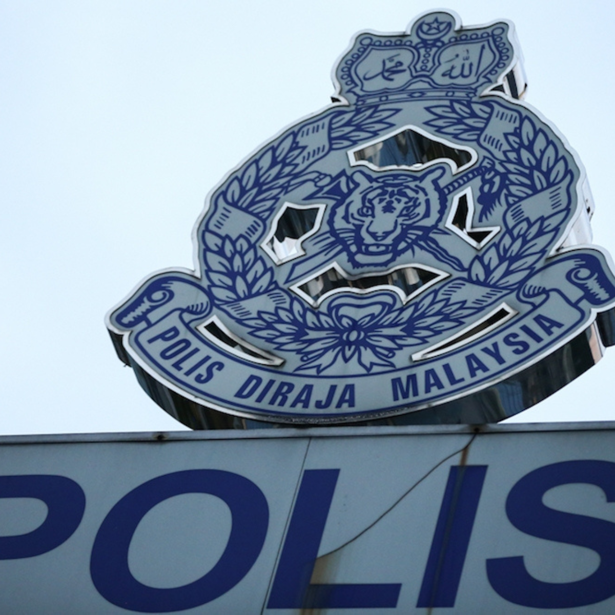Kemaman police detain neighbour after 10-year-old boy injured in air rifle pellet shooting, weapons seized.