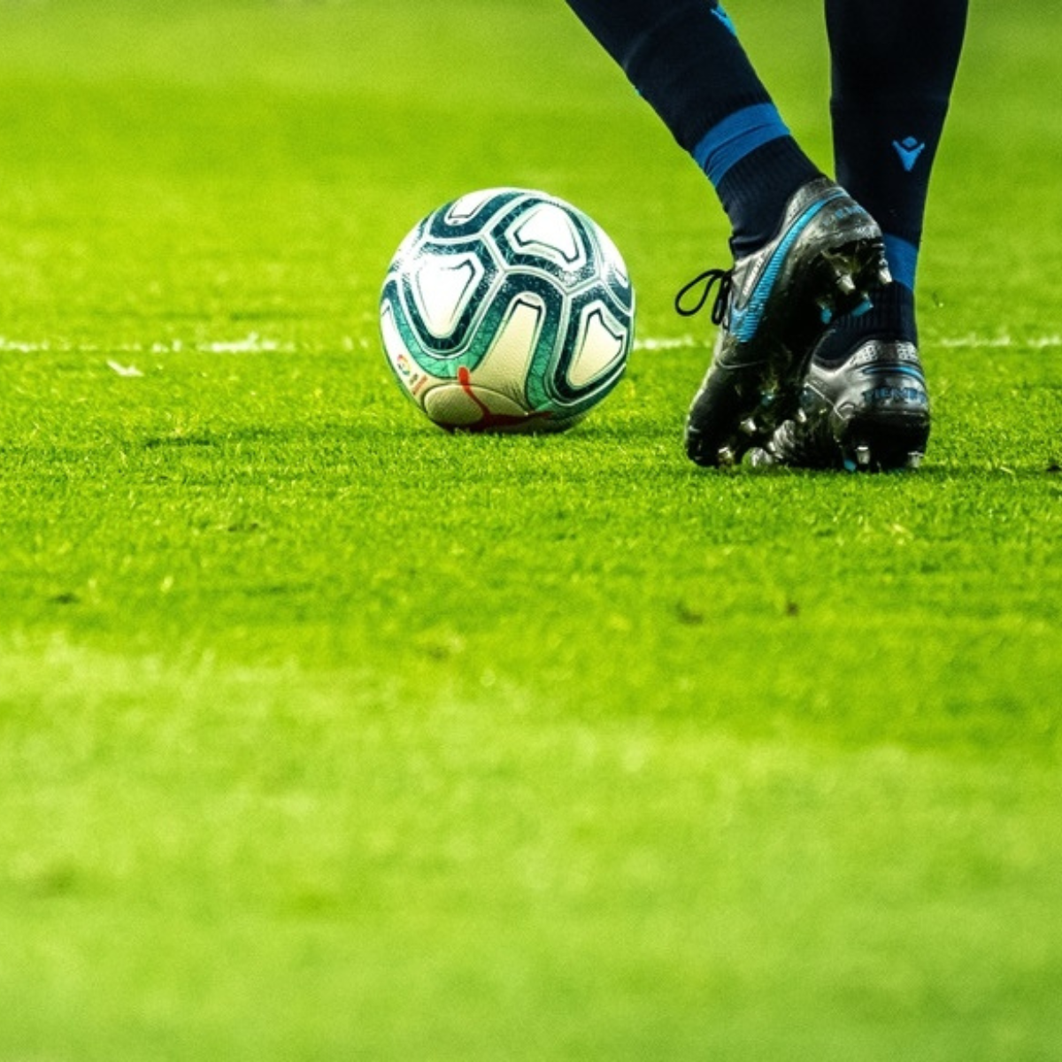 AFC Ajax appoints Óscar García as head coach, while Fred Grim returns to an academy role.