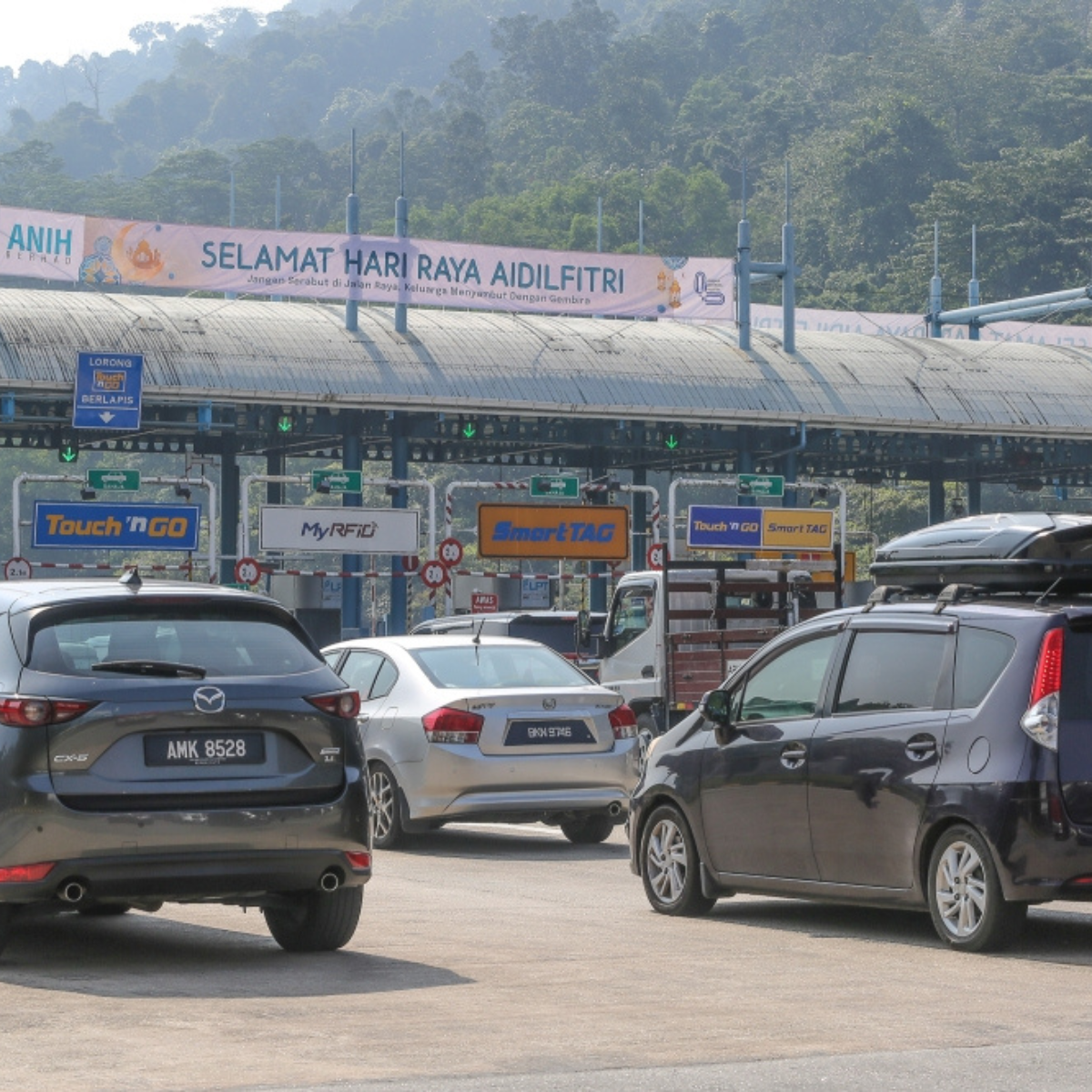 Anwar Ibrahim announces 50% toll discount for Hari Raya, says it will cost Putrajaya RM21 million.