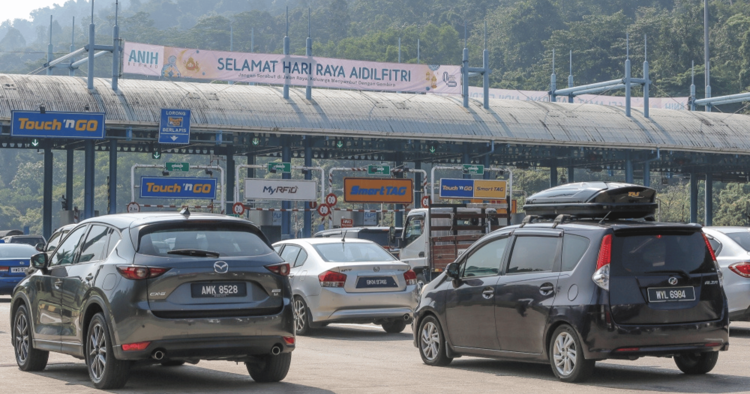 Anwar Ibrahim announces 50% toll discount for Hari Raya, says it will cost Putrajaya RM21 million.