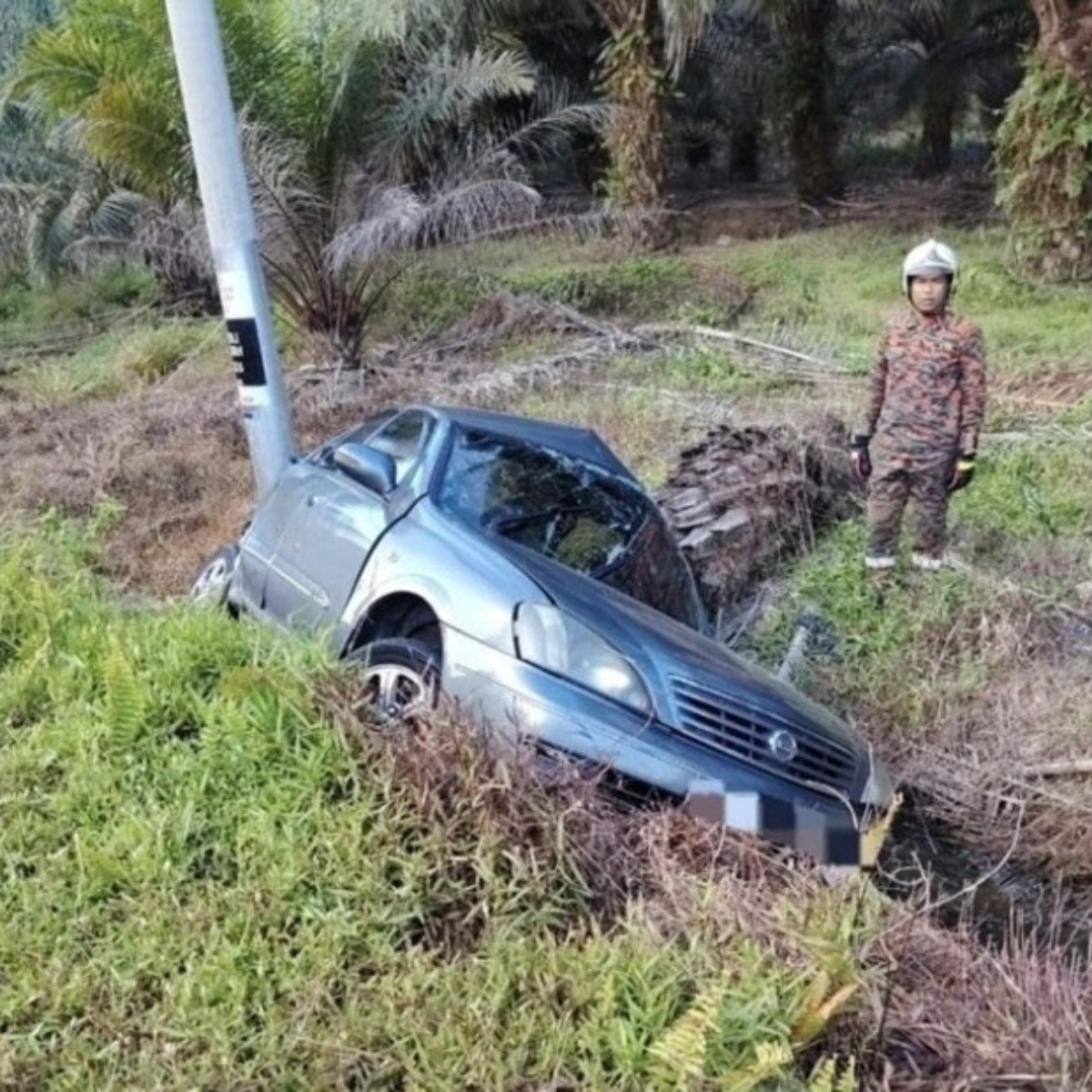Couple killed after car swerves into oncoming lane in Kota Tinggi crash; four others injured