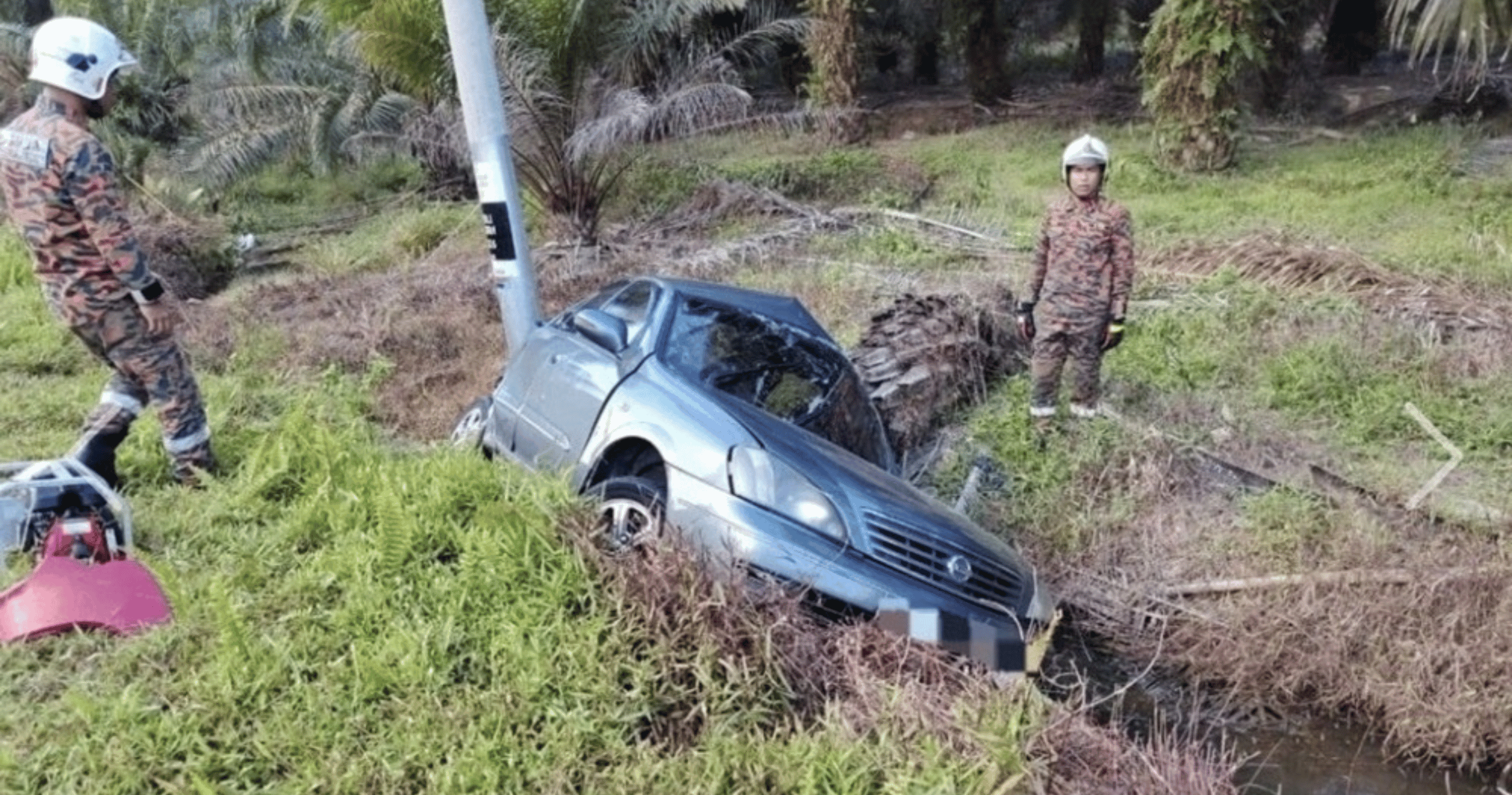 Couple killed after car swerves into oncoming lane in Kota Tinggi crash; four others injured