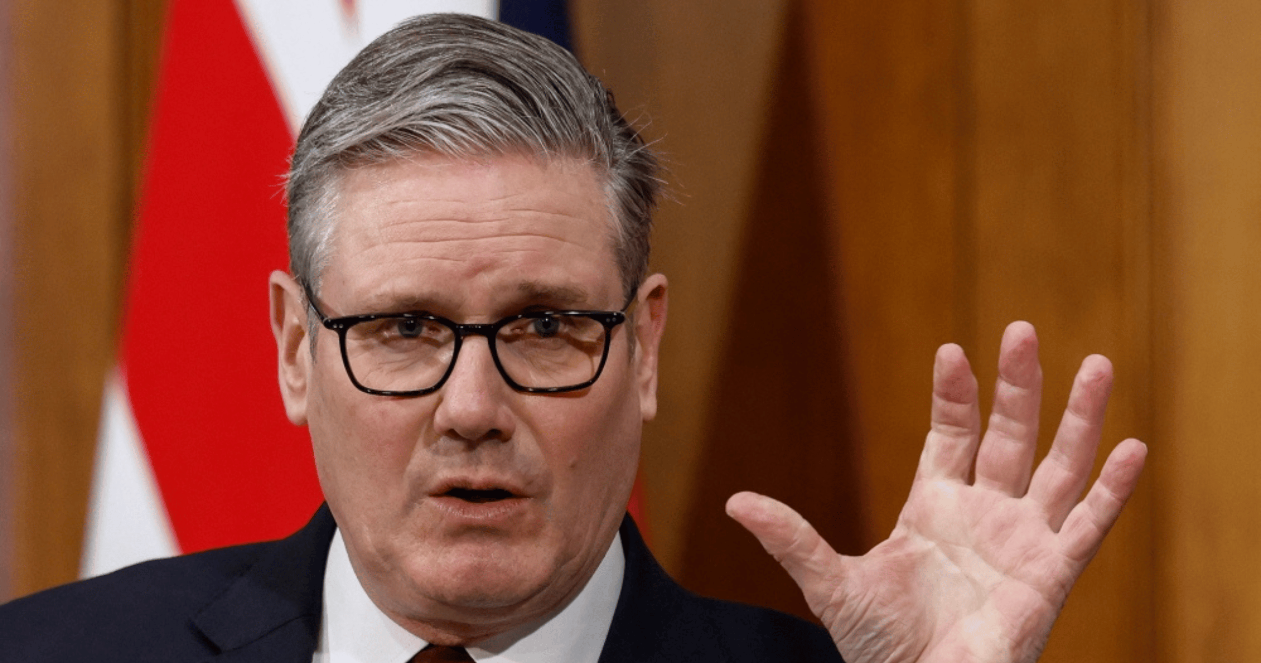 UK PM Starmer urges nightclub patrons to take antibiotics following deadly meningitis outbreak