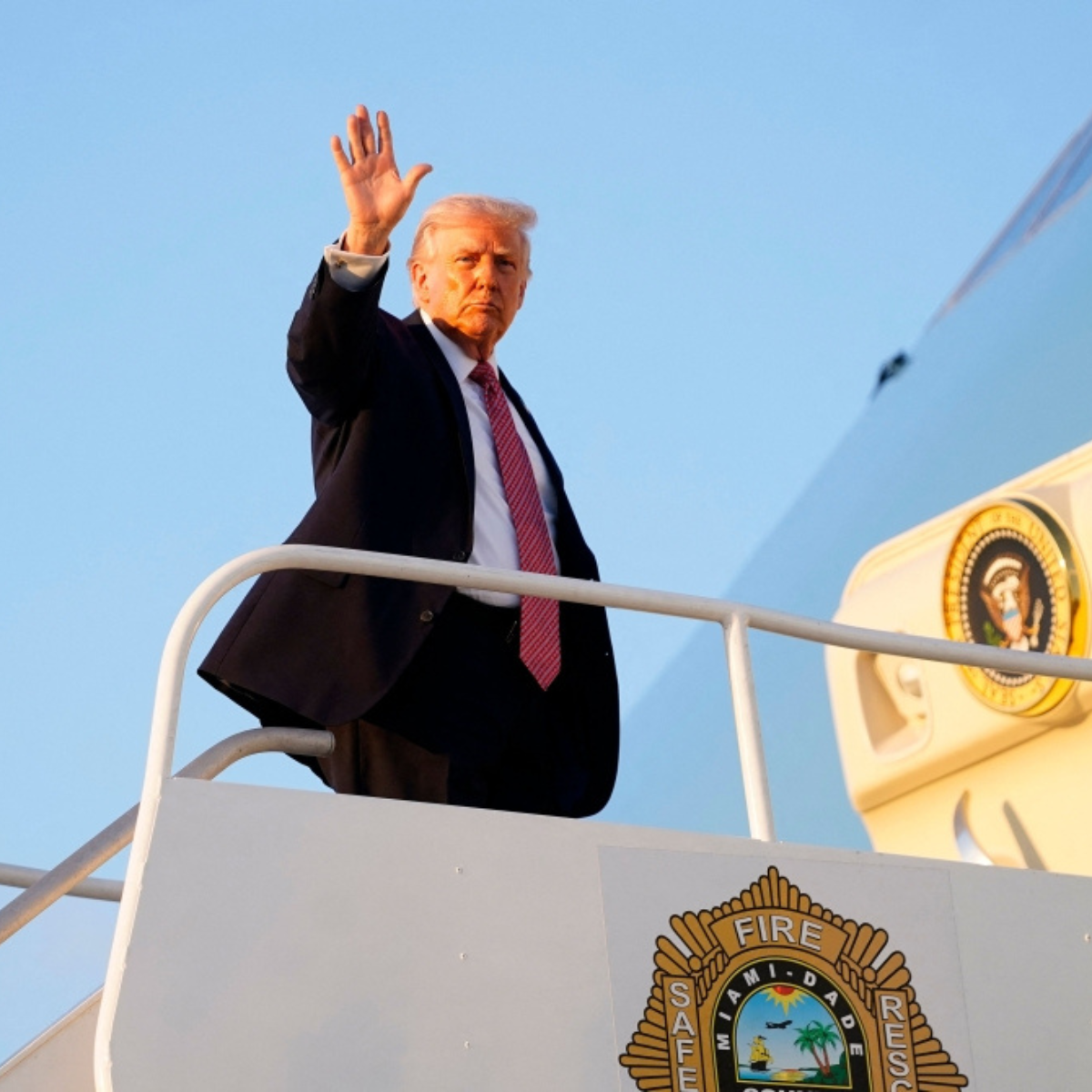 Trump warns “Cuba is next” while dismissing claims that he is losing MAGA support