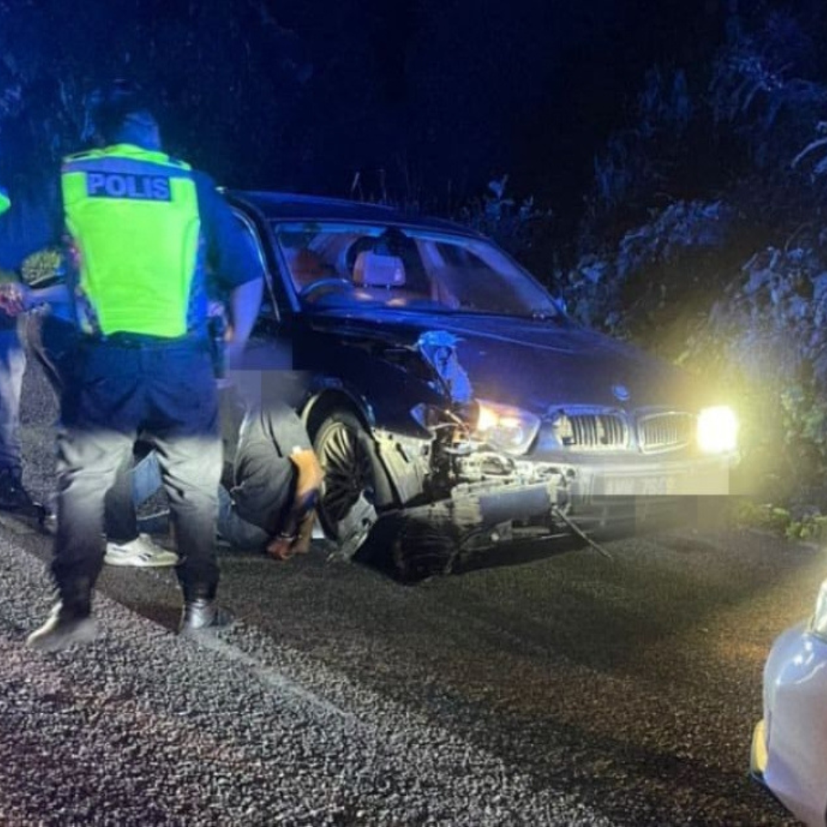 High-speed pursuit in Ipoh ends as suspected cable thieves crash BMW into roadside pole