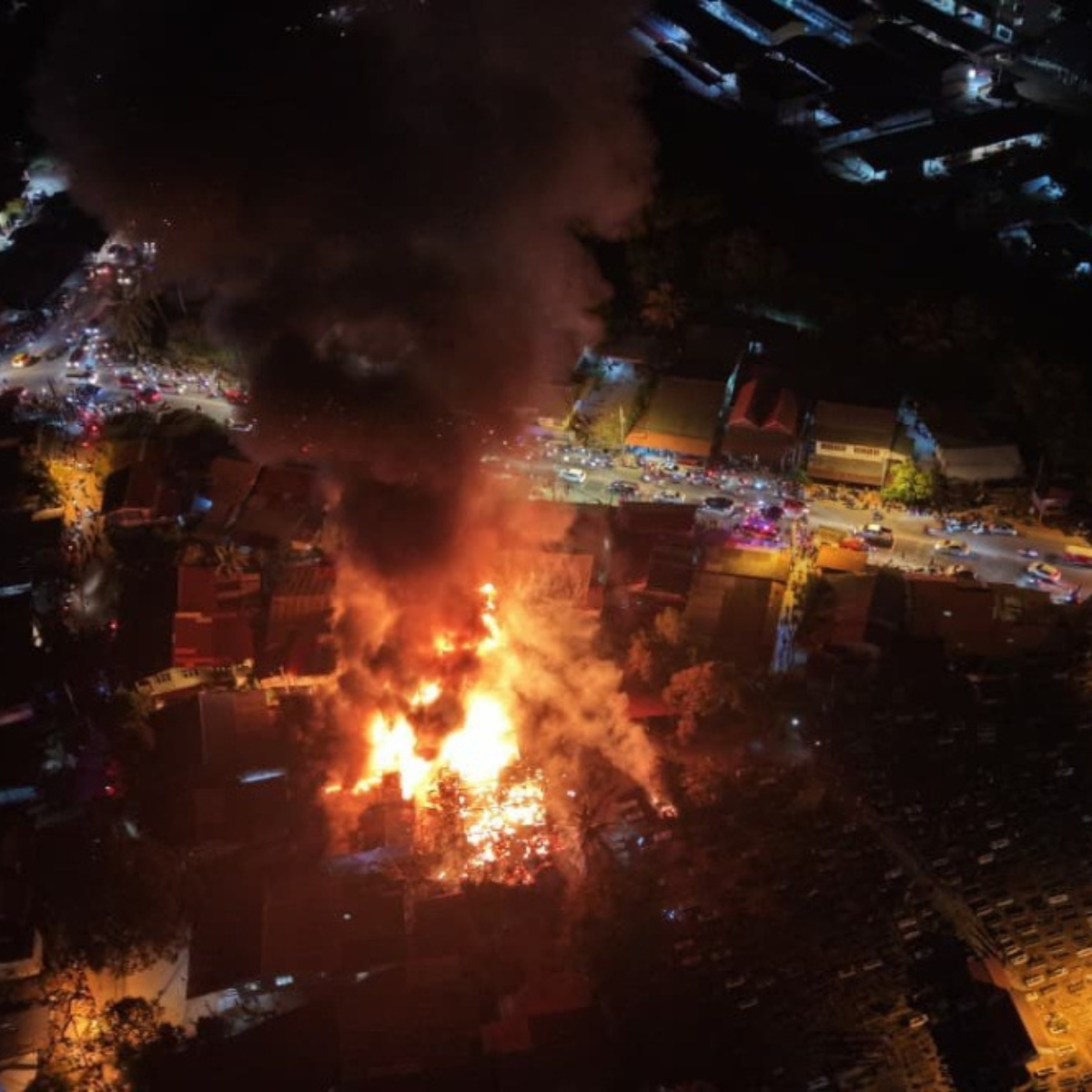 Midnight blaze destroys four houses and a Toyota Hilux in Kota Bharu.