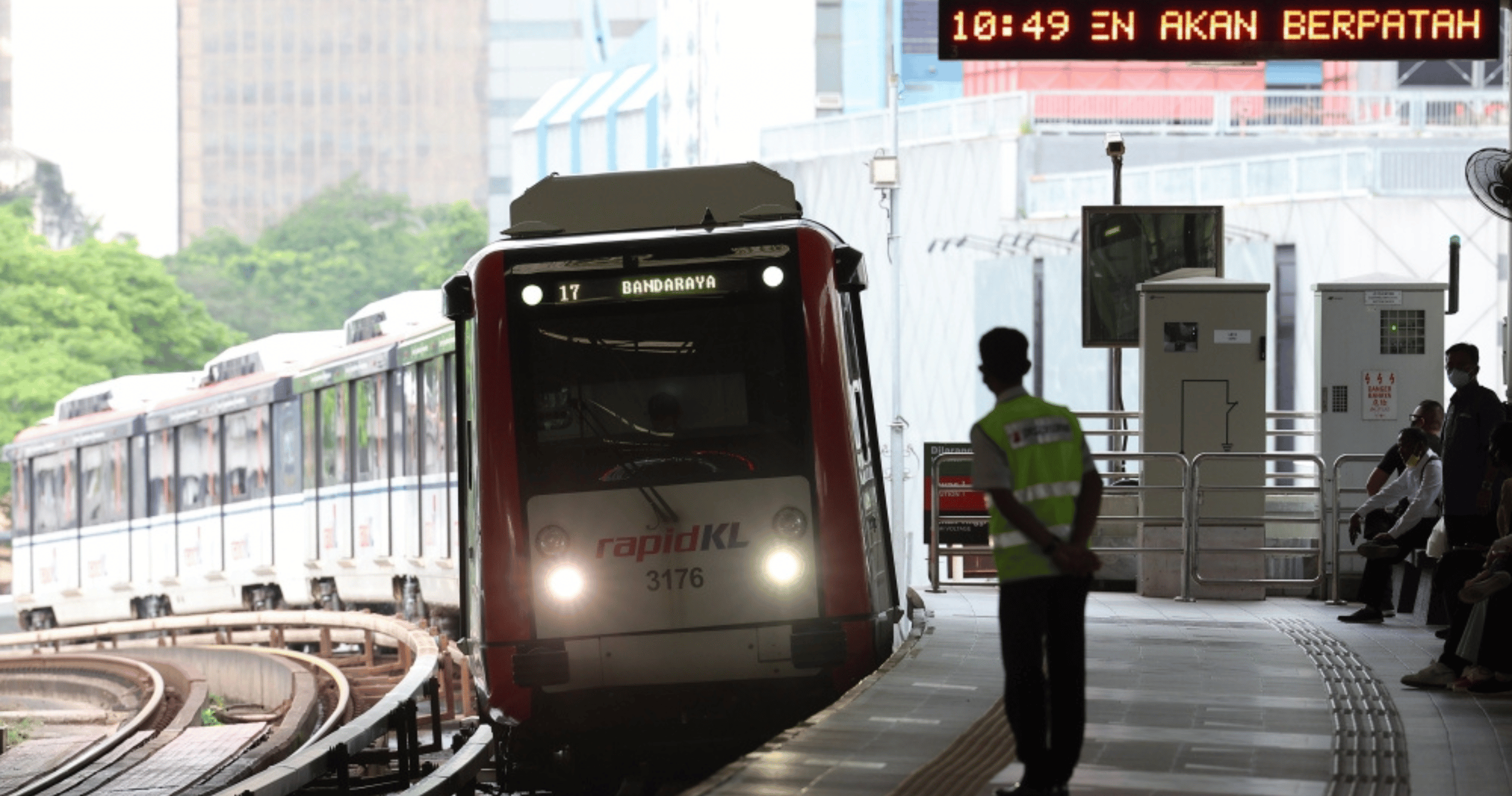 Ampang-bound LRT trains terminate at Chan Sow Lin, passengers advised to transfer.